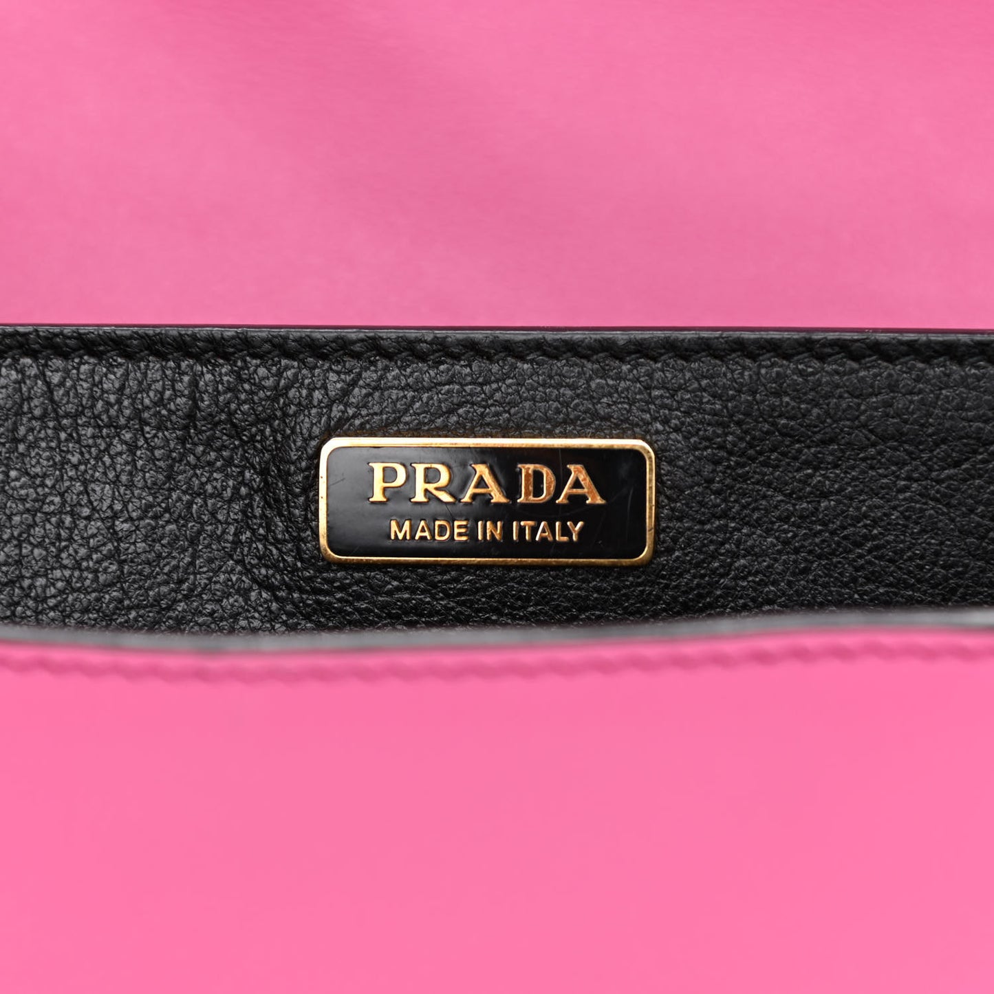 City Calf Saffiano Cahier Bag Fuxia Black