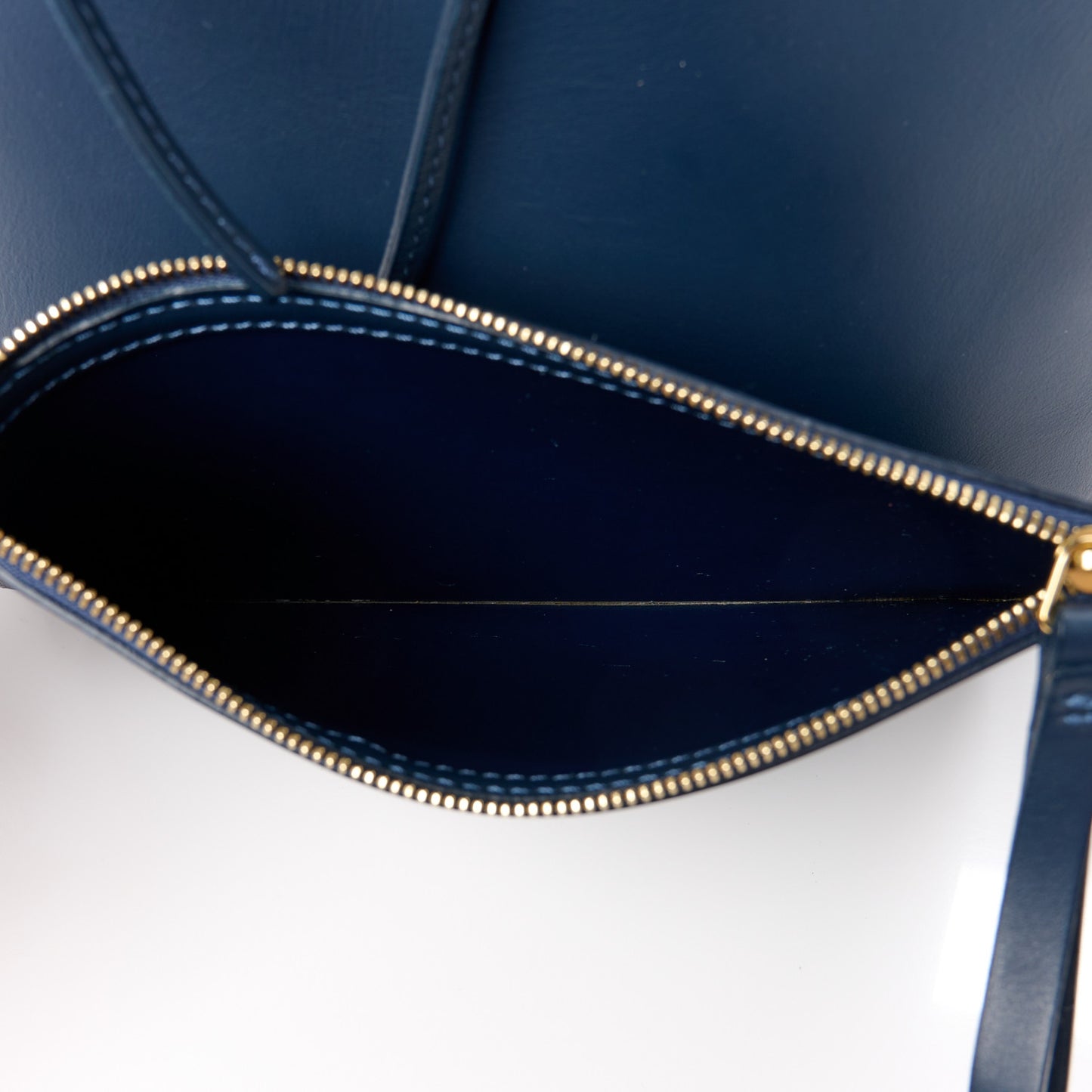 Vegetable Tanned Calfskin Bucket Bag Navy
