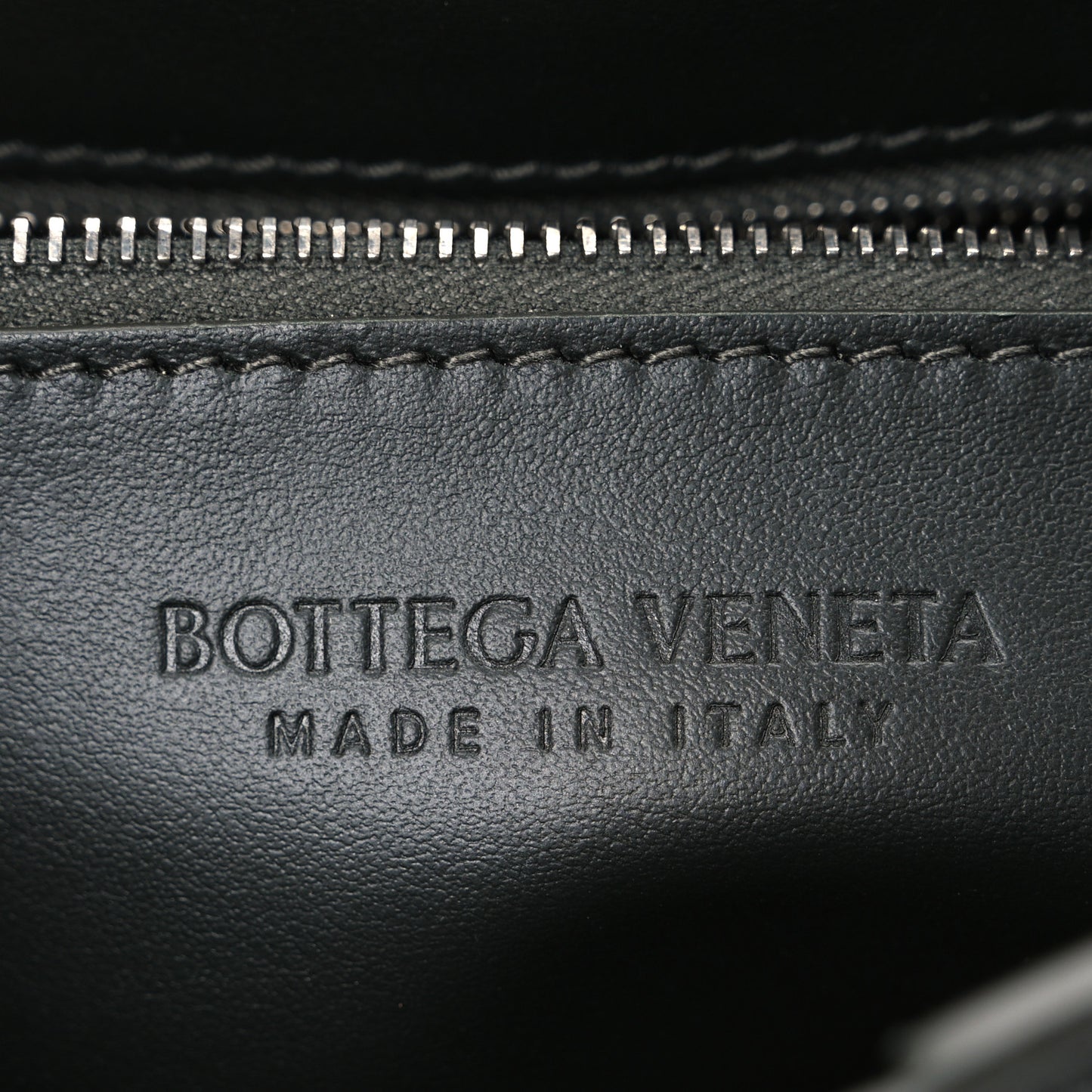Calfskin Maxi Intreccio Cassette With Strap Bag Dark Green