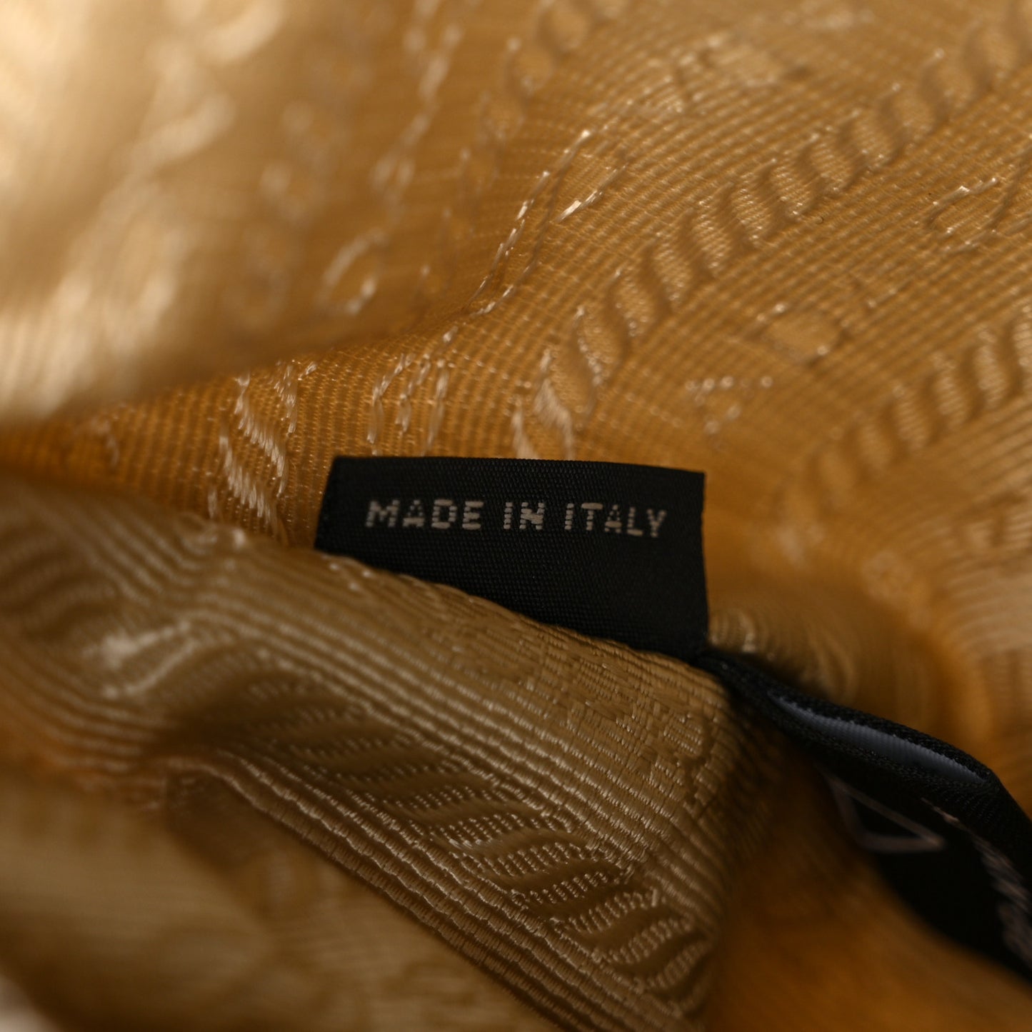 Re-Nylon Saffiano Re-Edition 2005 Shoulder Bag Deserto