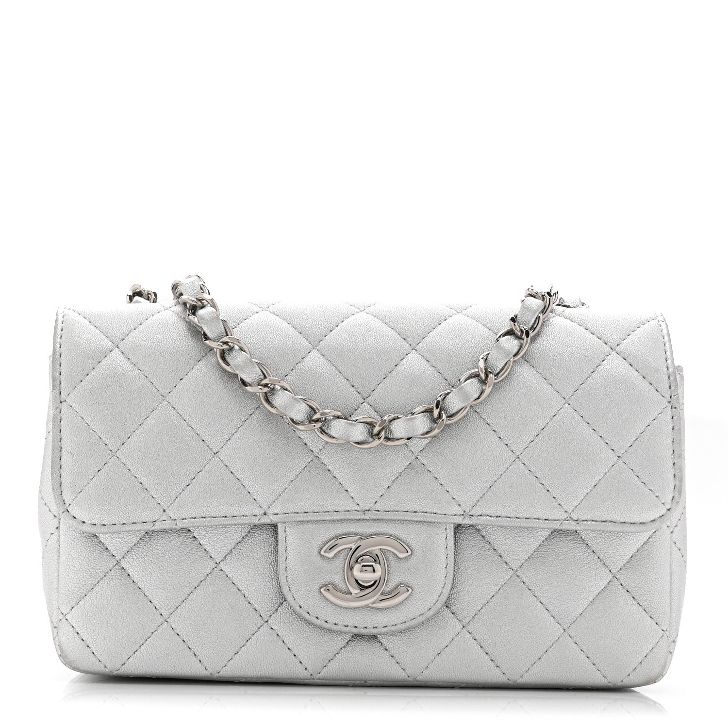 CHANEL キルティングマフラー グレー/ホワイト Chanel Metallic Lambskin Quilted Mini Rectangular Flap Silver