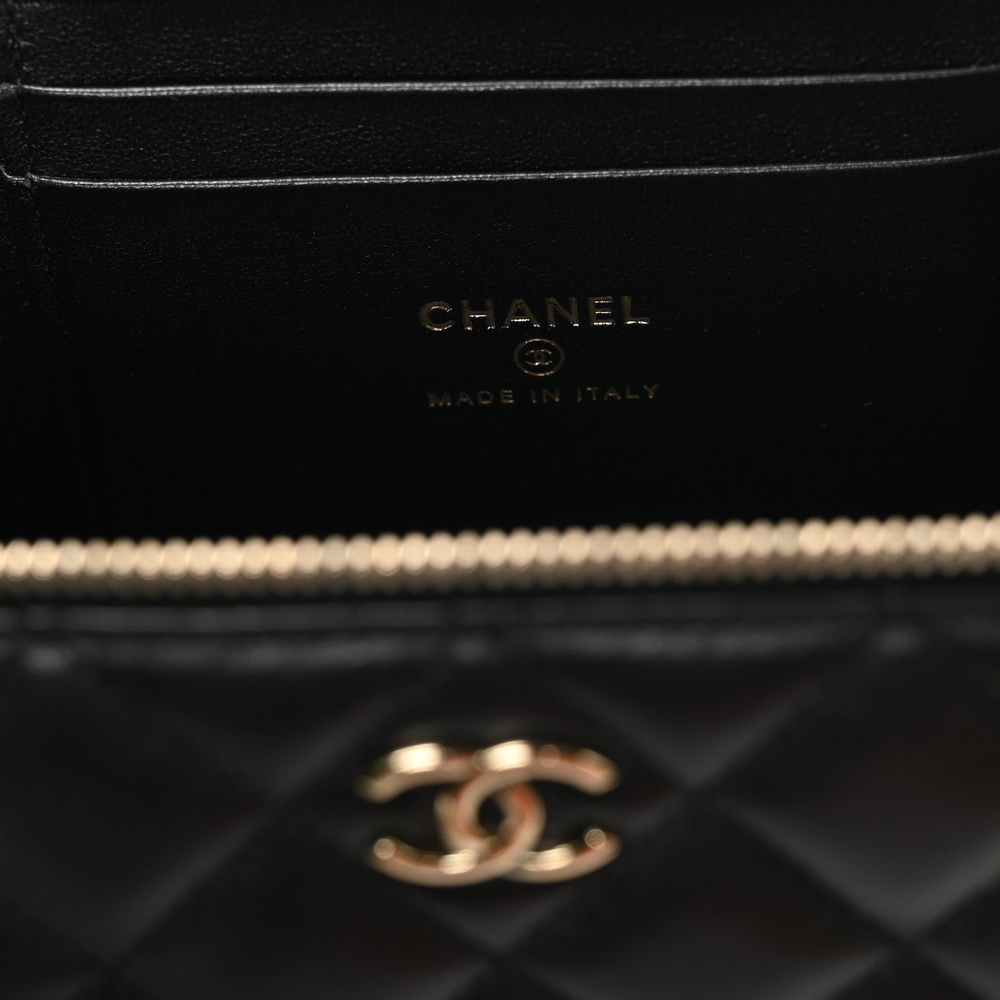 Lambskin Quilted Small Top Handle Vanity Case With Chain Black