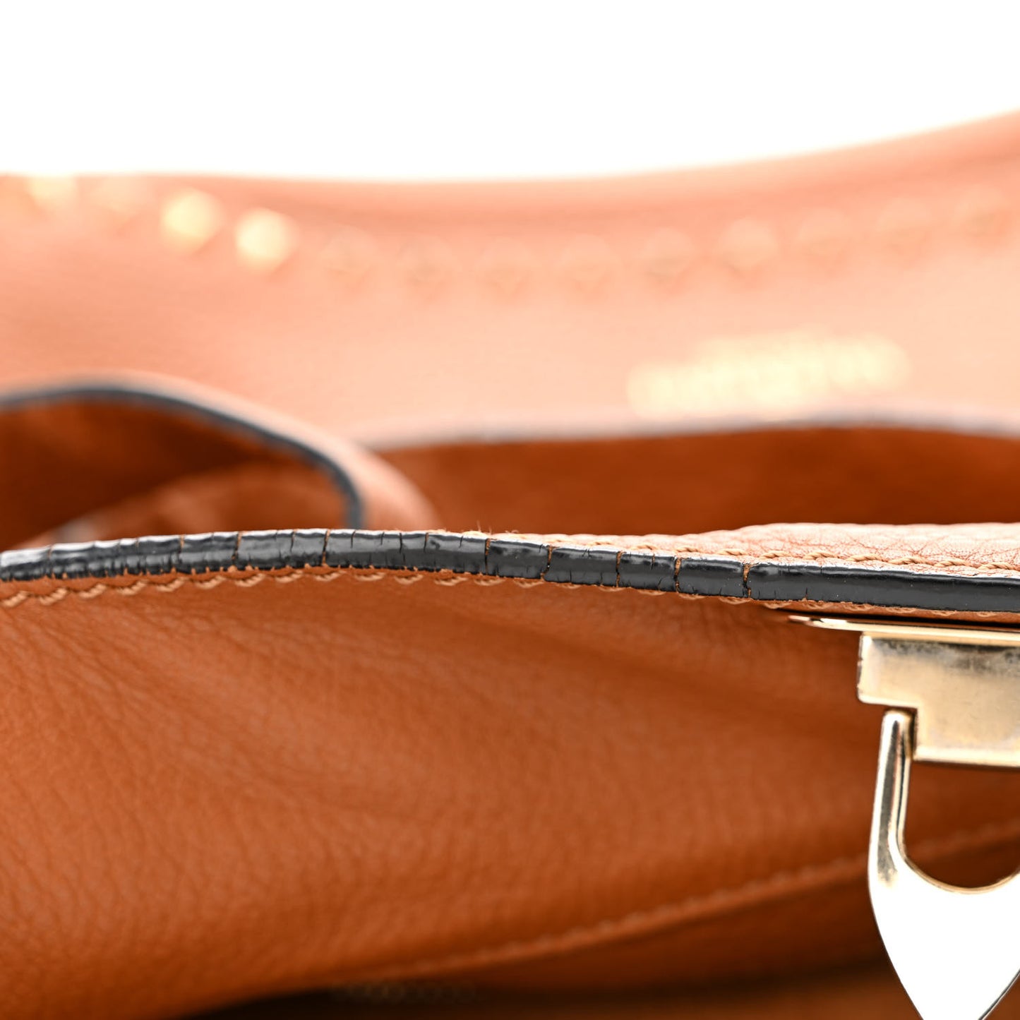 Pebbled Calfskin Large Rockstud Flip-Lock Messenger Bag Light Cuir