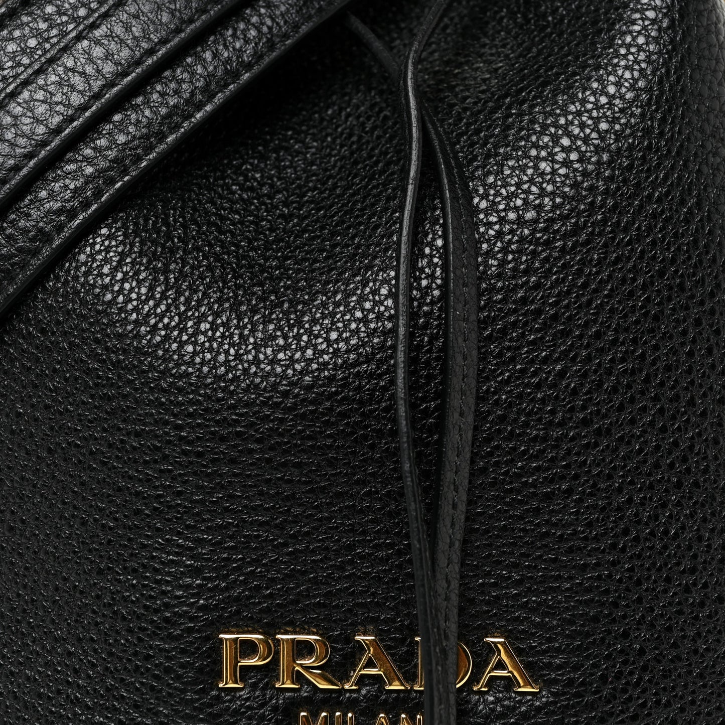 Vitello Daino Drawstring Bucket Black