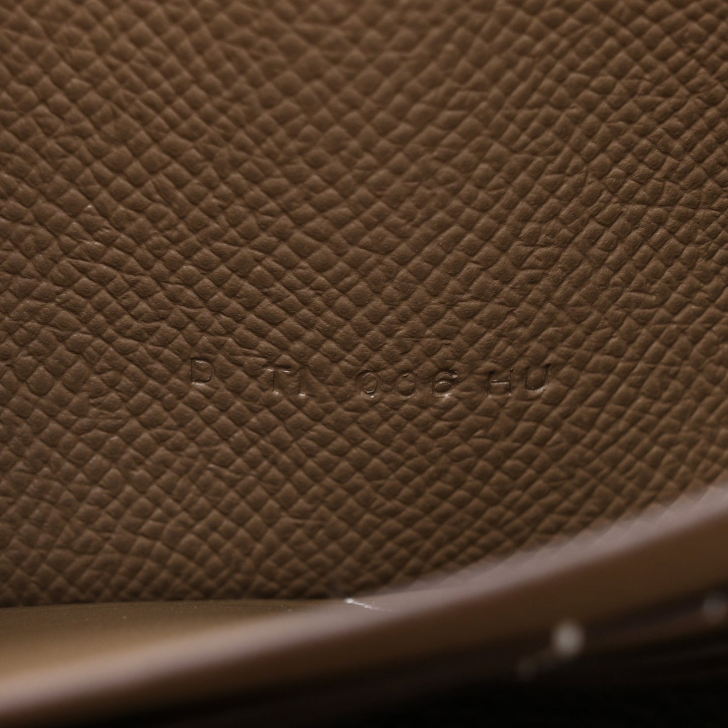 Epsom Kelly Longue Wallet Etoupe