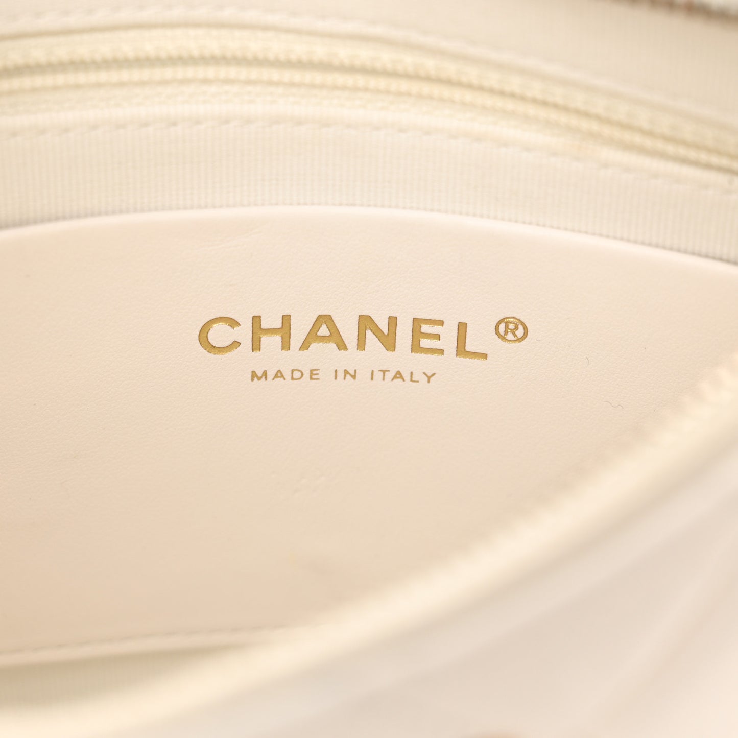Shiny Crumpled Lambskin Quilted Trendy Chain Around Hobo White