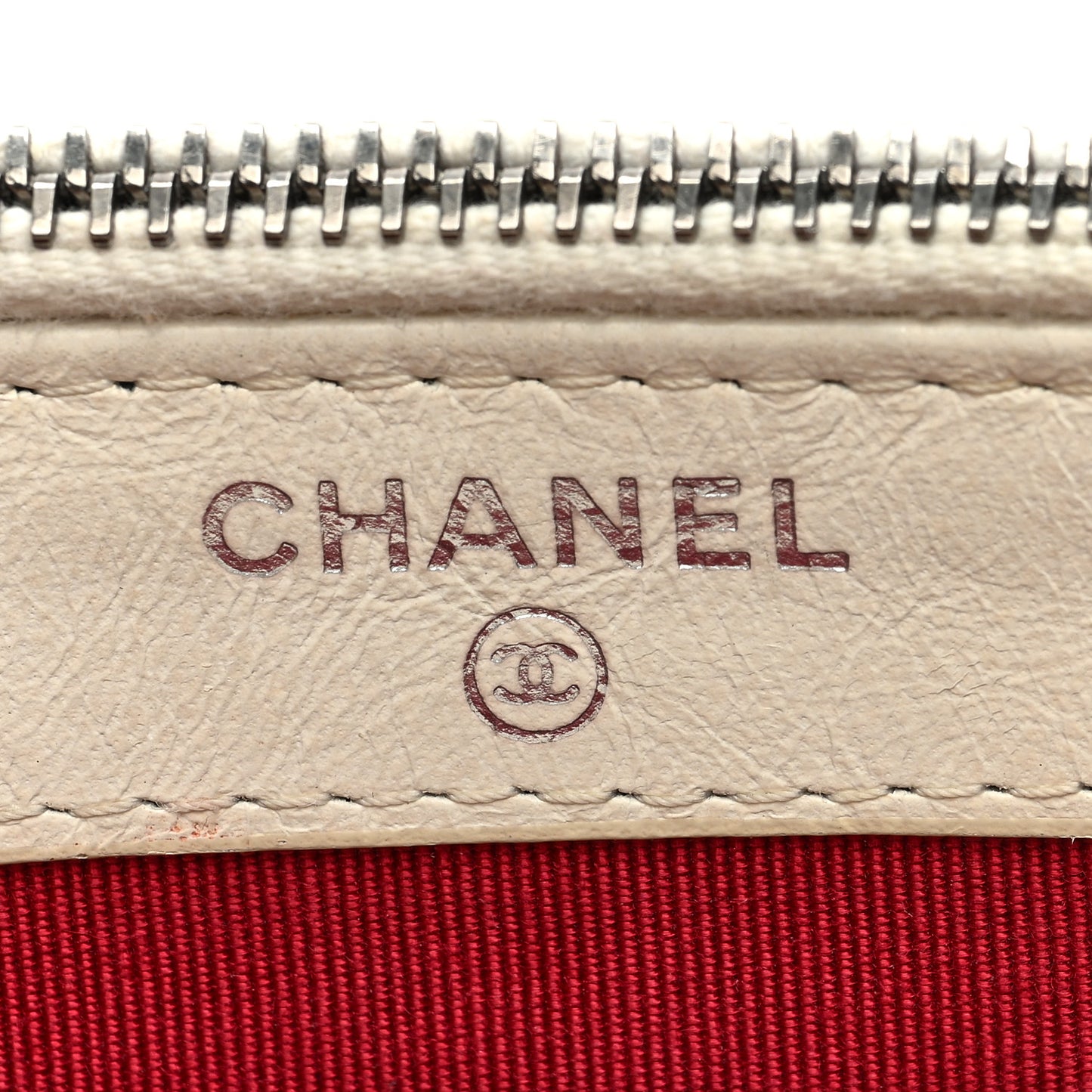 Aged Calfskin Quilted Small Gabrielle Clutch With Chain White Black