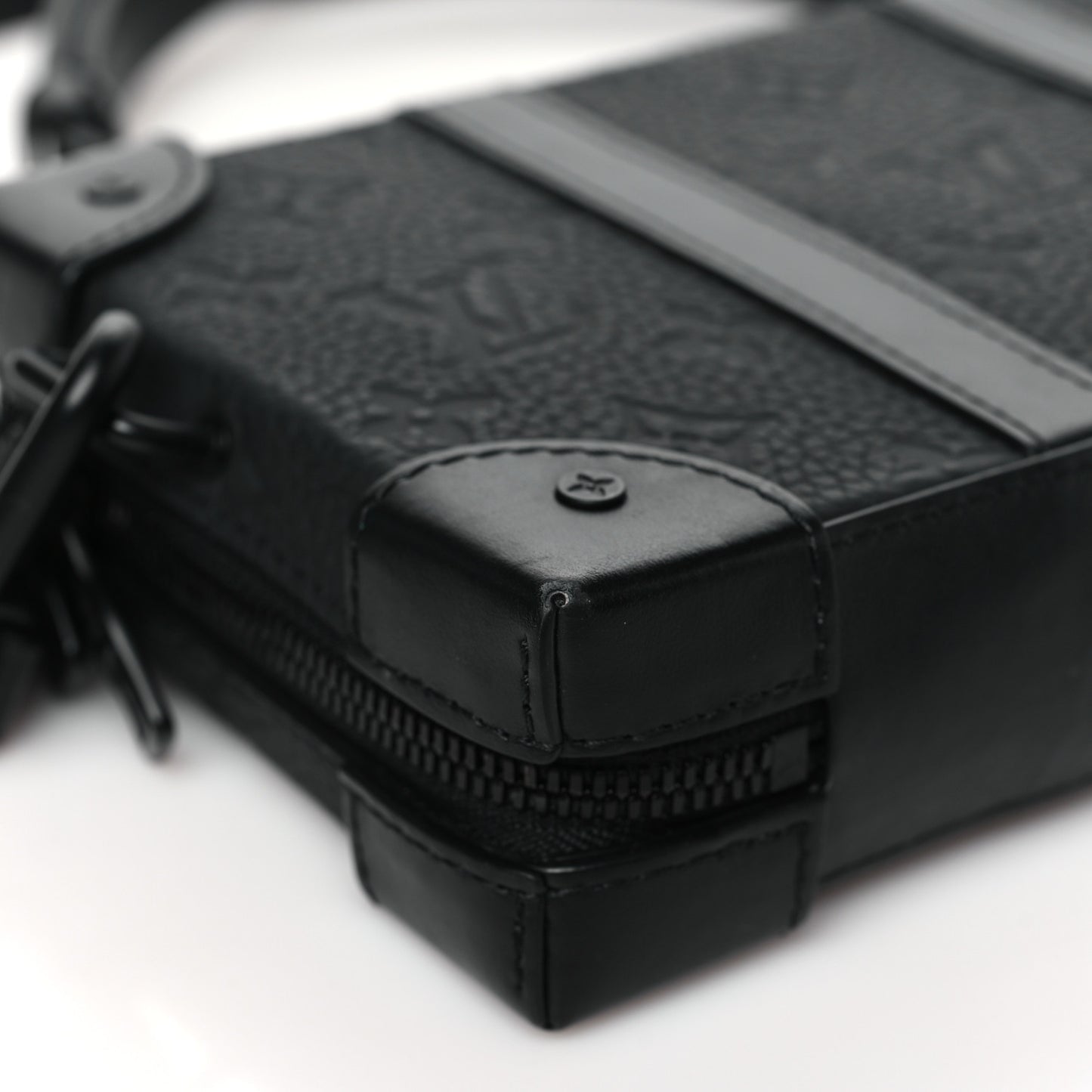Taurillon Monogram Soft Trunk Wallet Black