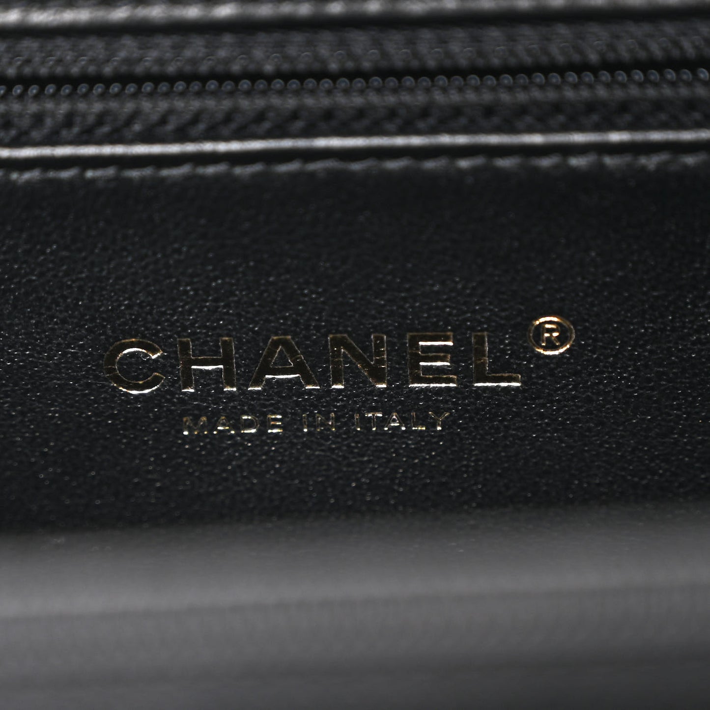Caviar Quilted Medium CC Filigree Vanity Case Black