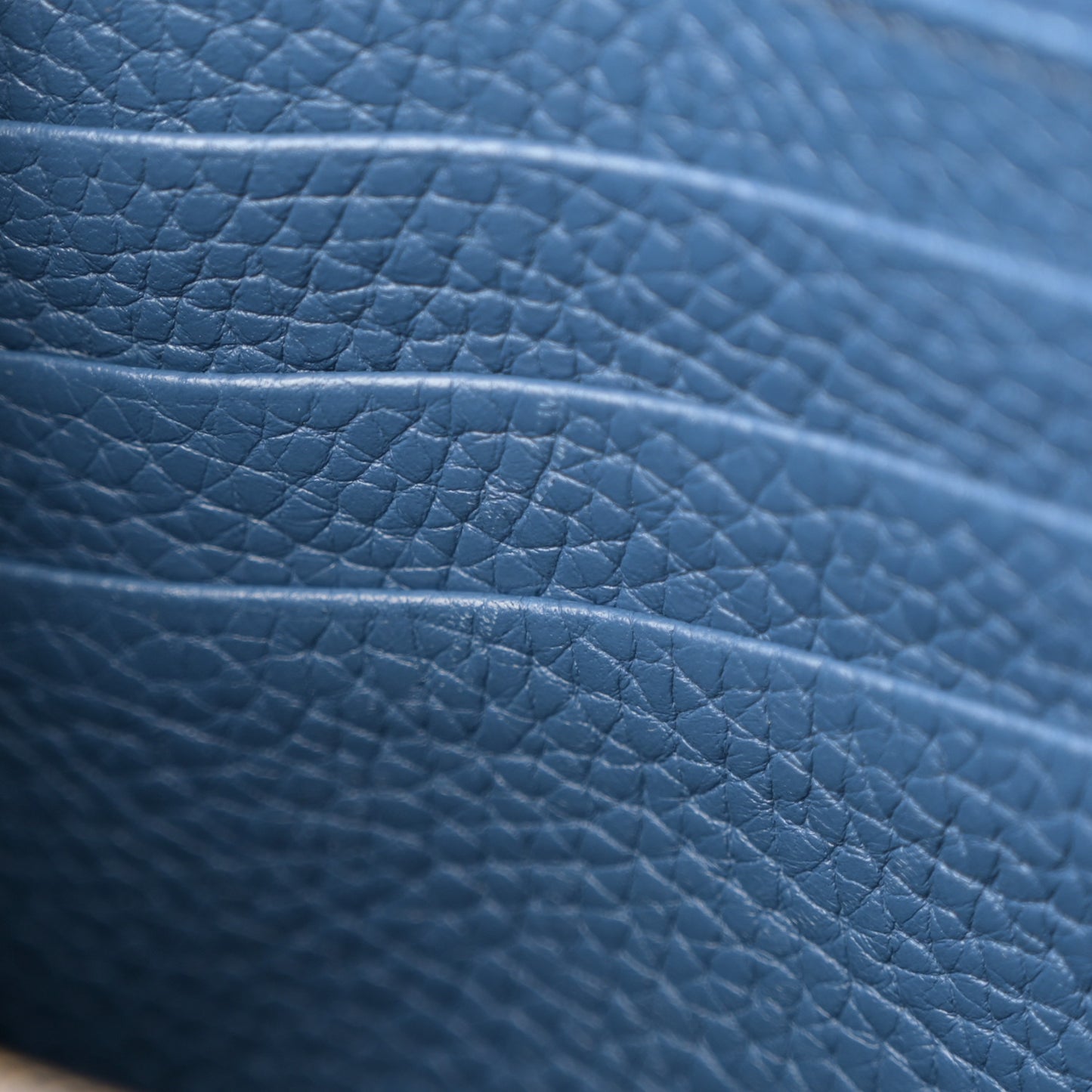 Pebbled Calfskin Soho Wallet on Chain Caspian