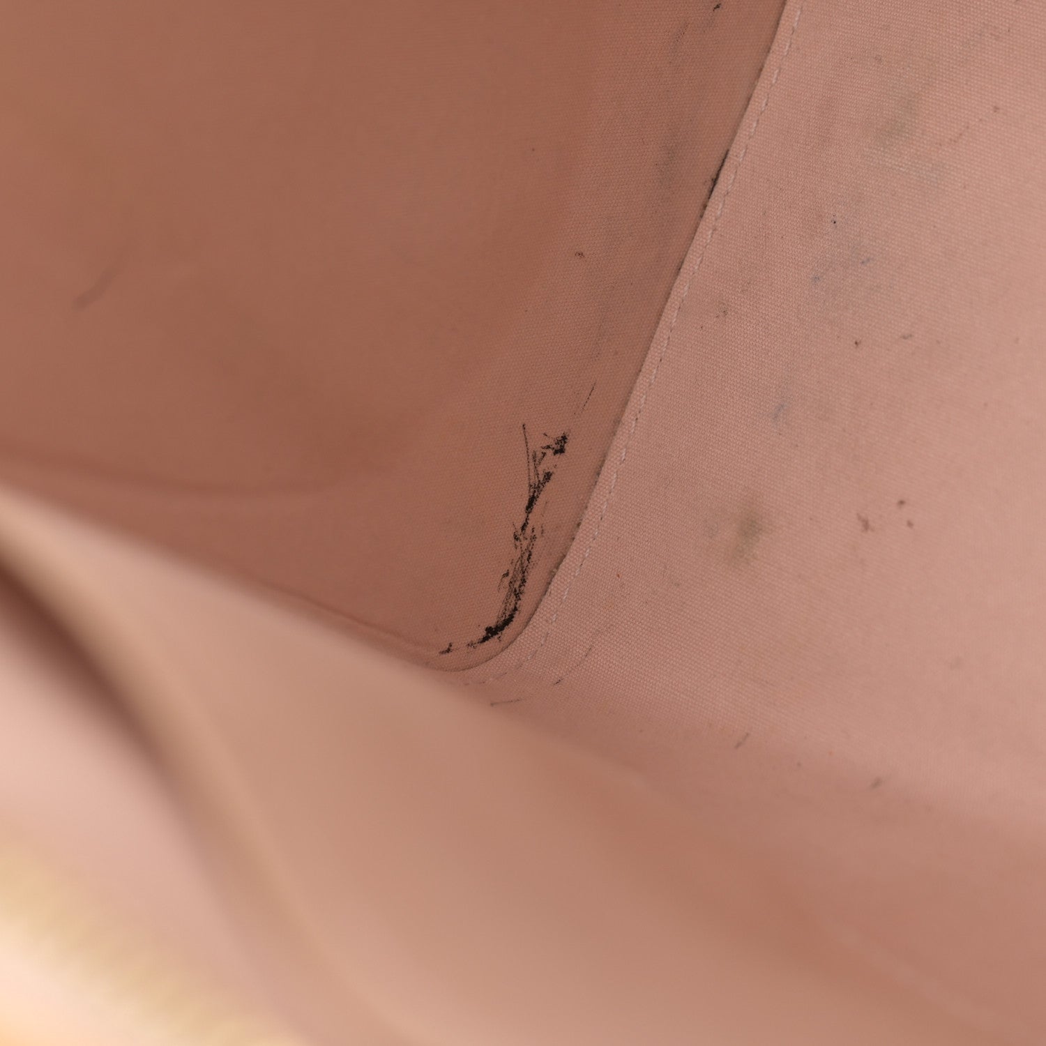 Louis Vuitton Vernis Brea MM Blanc Corail 13 of 15