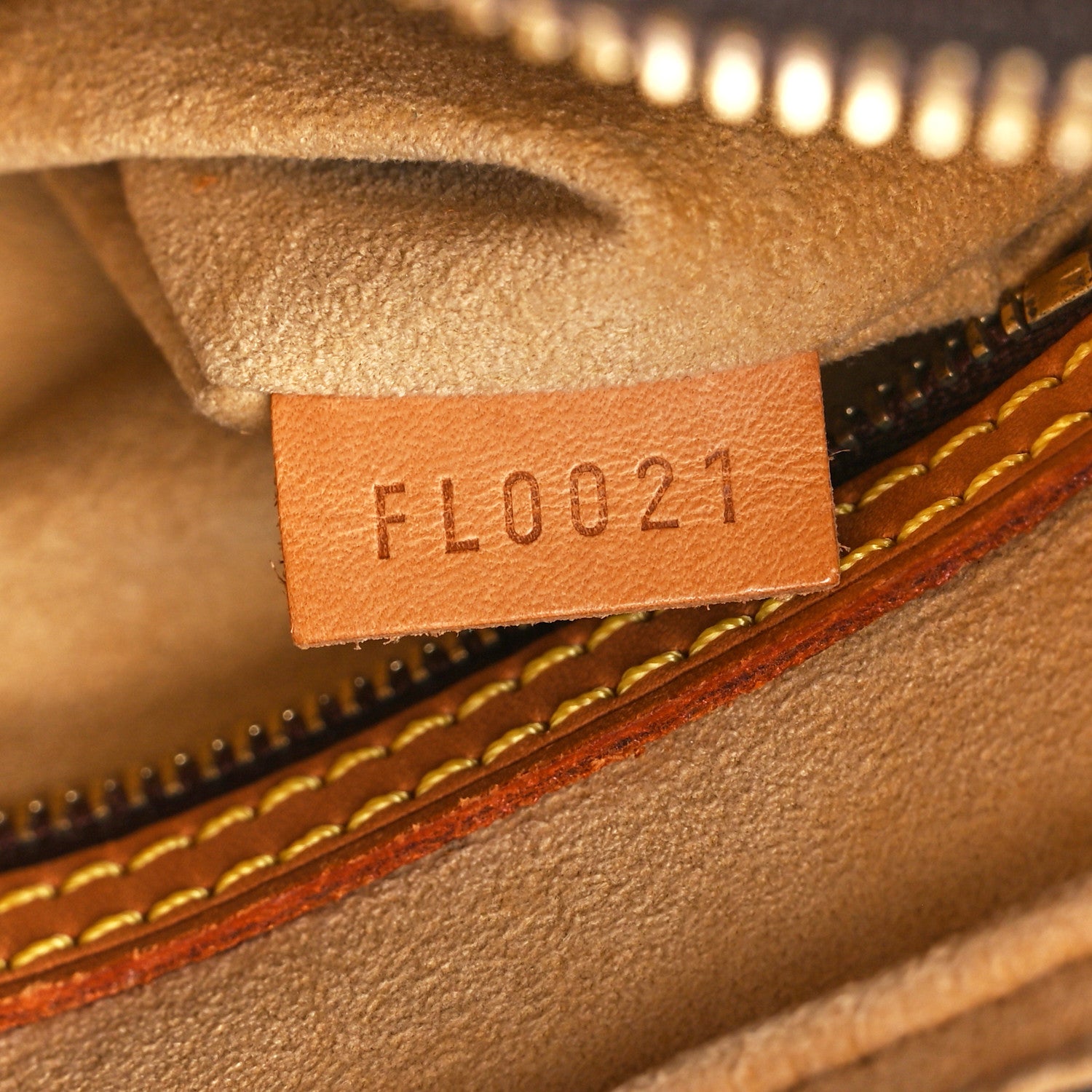 Louis Vuitton Monogram Looping MM 7 of 11