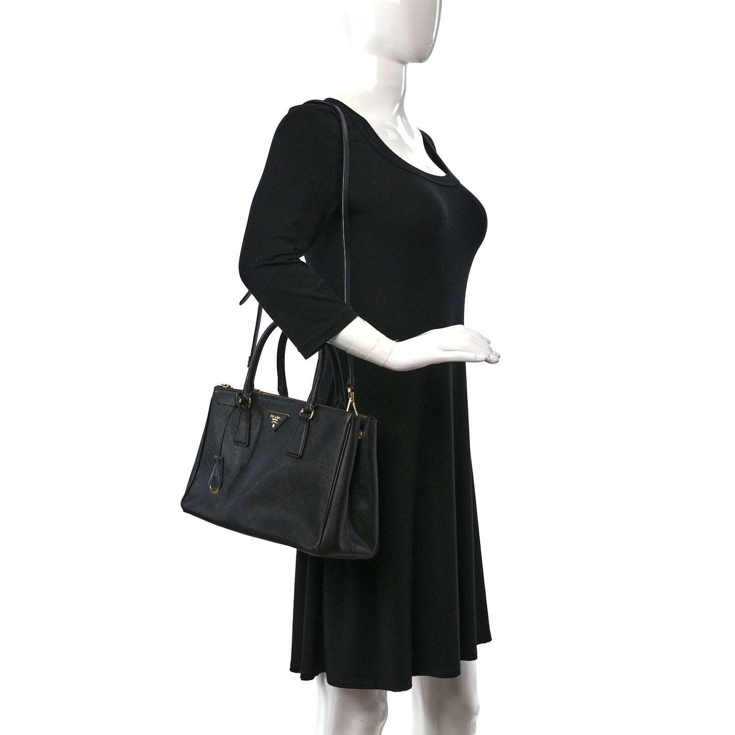 Saffiano Medium Galleria Double Zip Tote Black