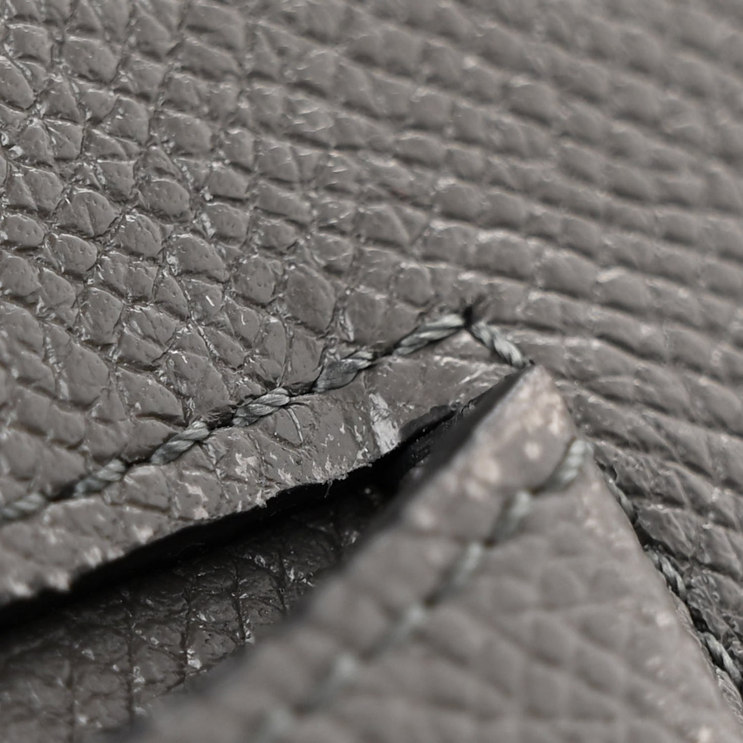 Grained Calfskin Medium Trotteur Grey