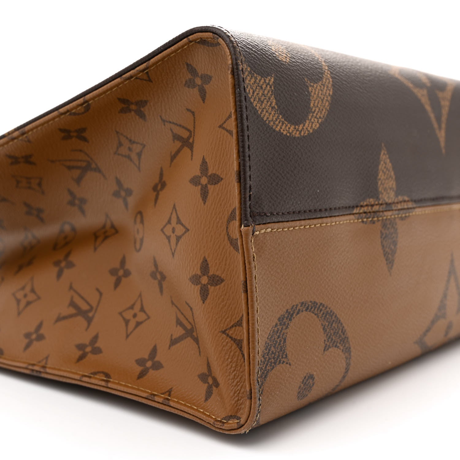 Louis Vuitton Reverse Monogram Giant Onthego MM 8 of 14