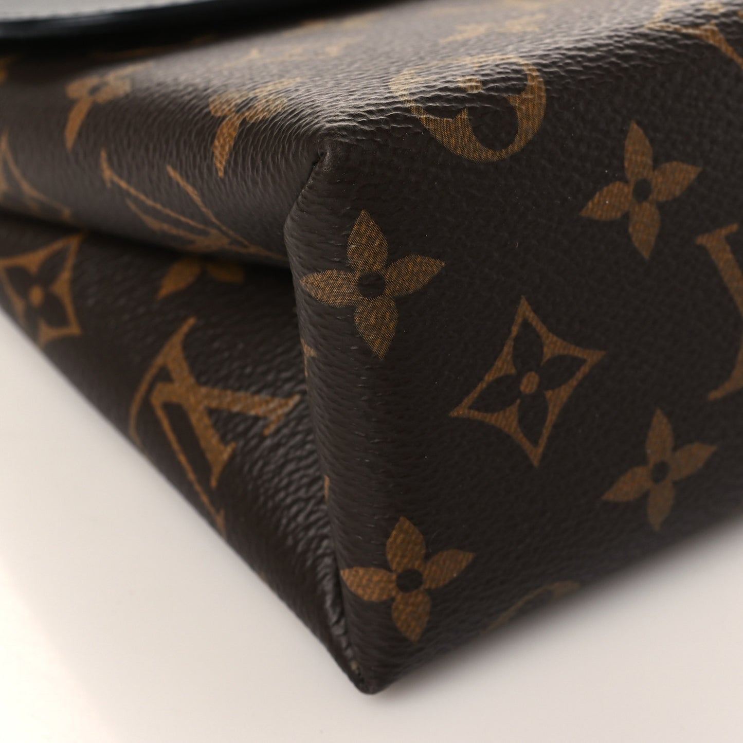 Monogram Locky BB Black