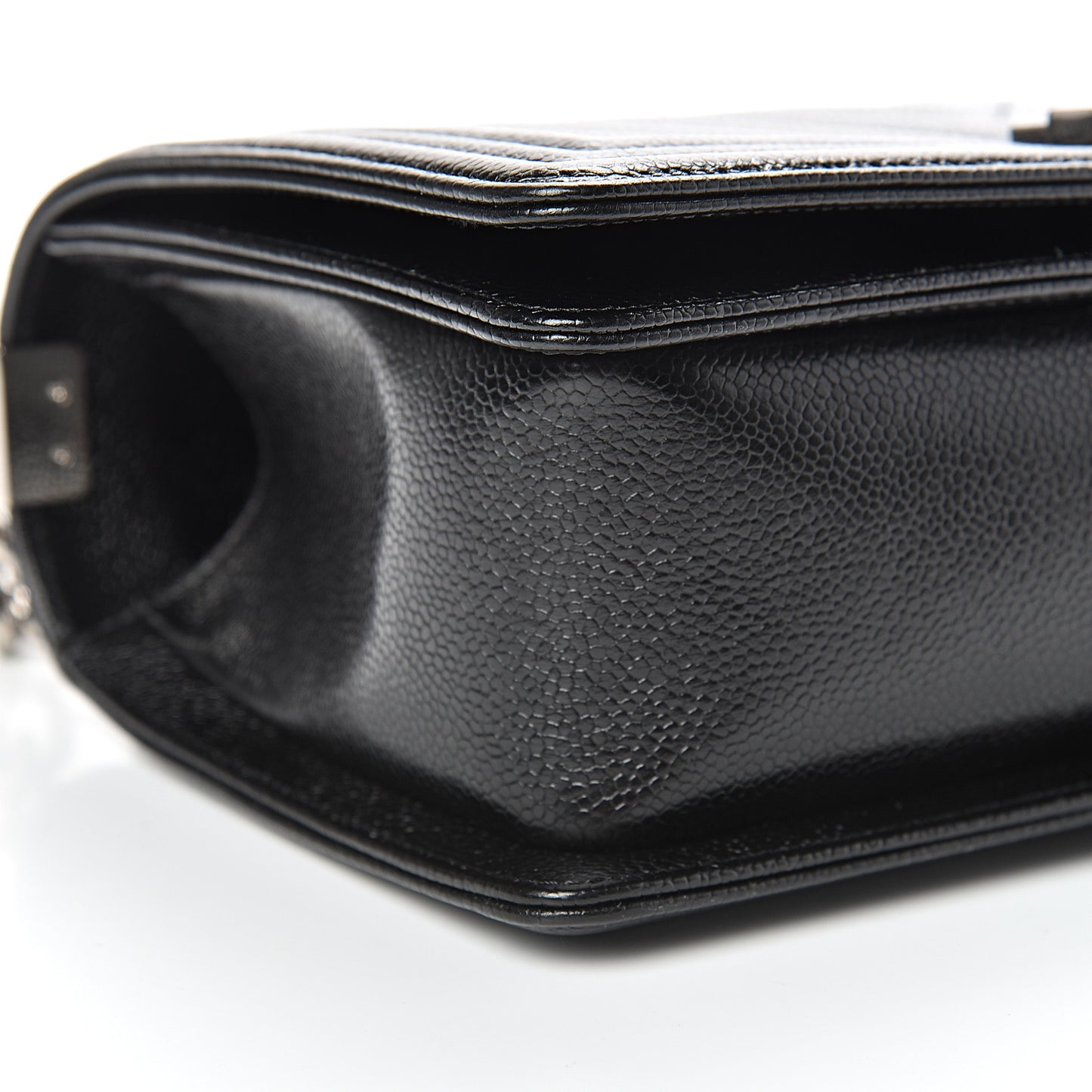 Caviar Chevron Quilted Medium Boy Flap Black