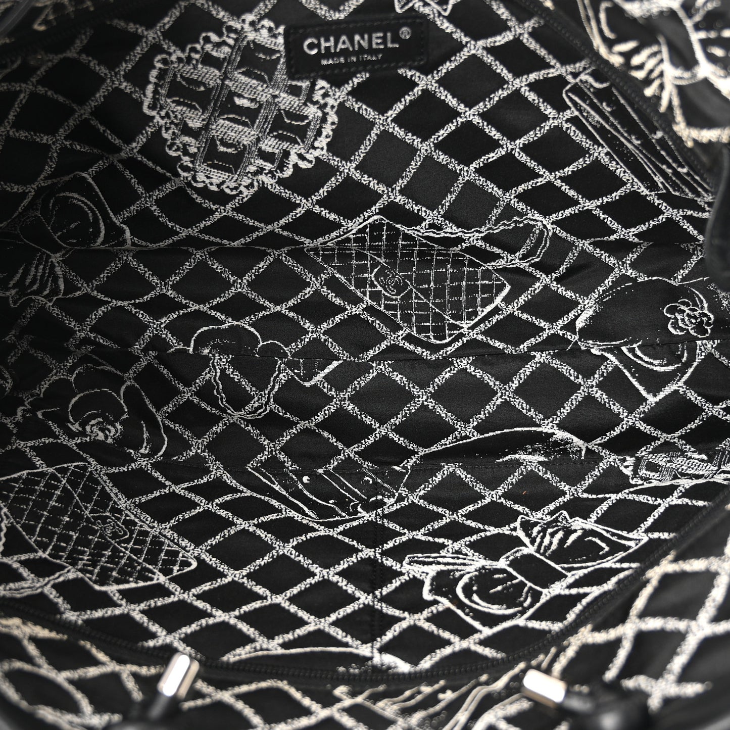 Calfskin Large Essential 31 Rue Cambon Tote Black