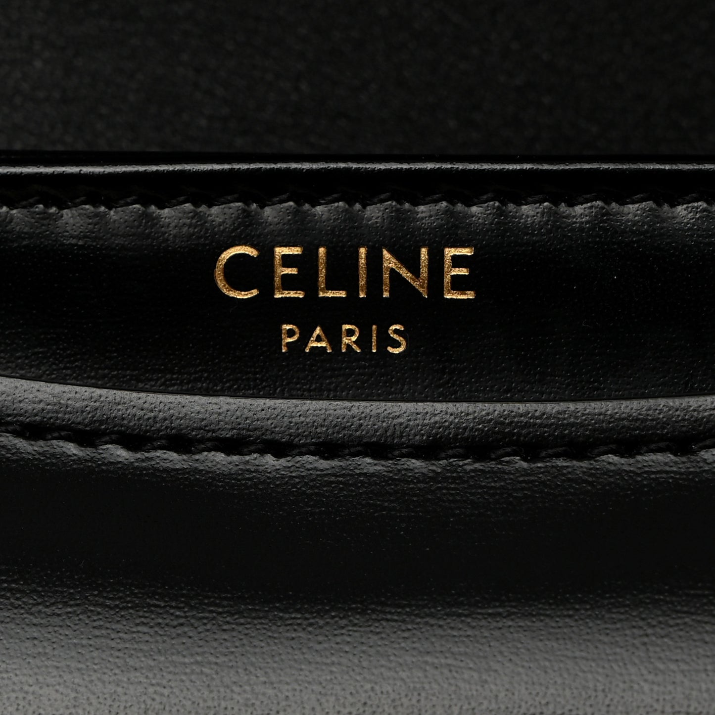 Shiny Calfskin Besace Clea Chain Triomphe Black