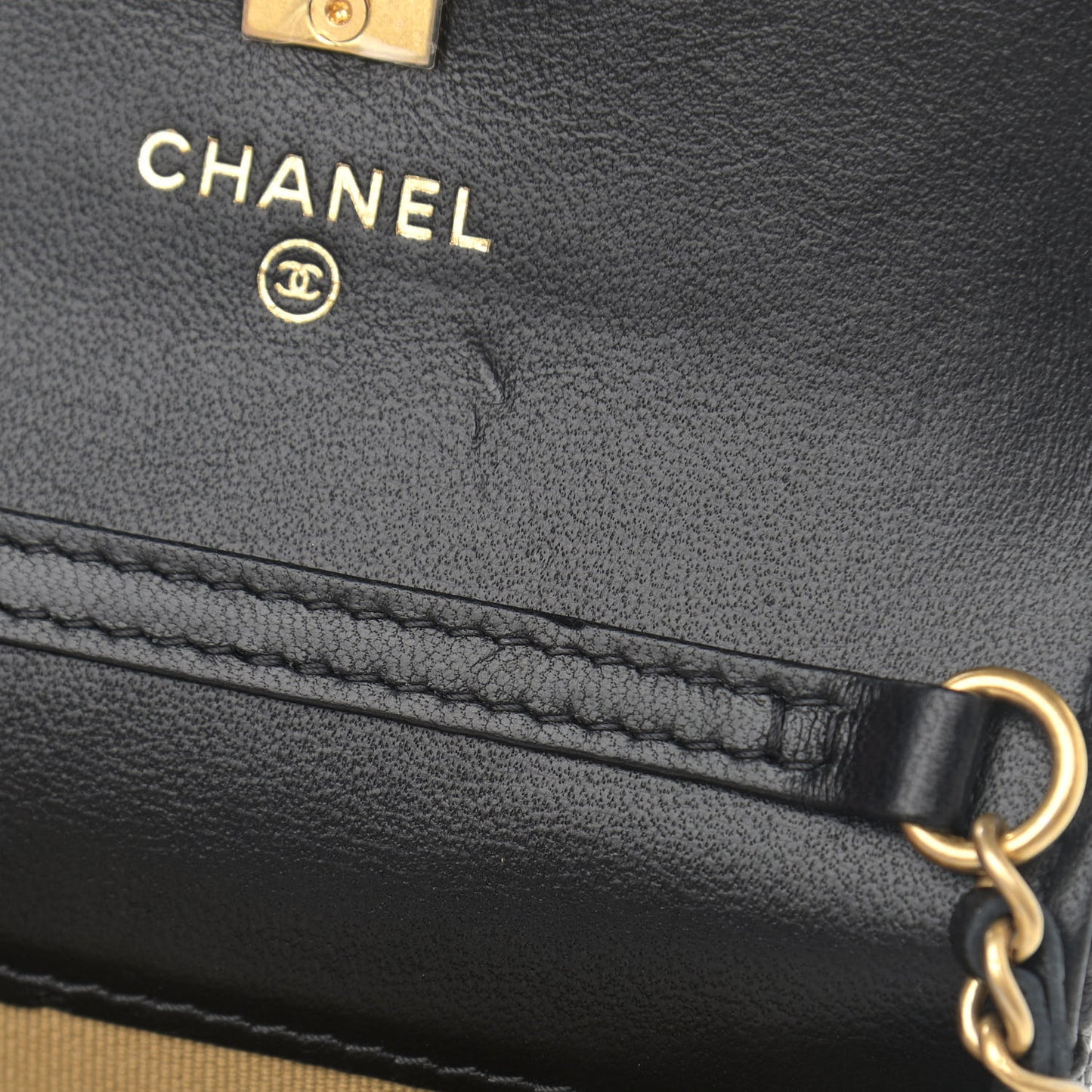 Lambskin Quilted Pearl Crush Clutch With Chain Black