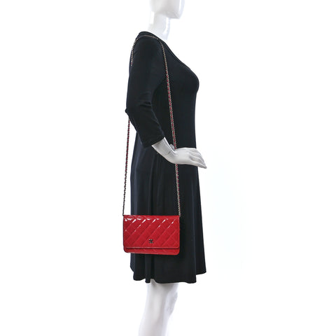 Patent Quilted Wallet On Chain WOC Fuchsia