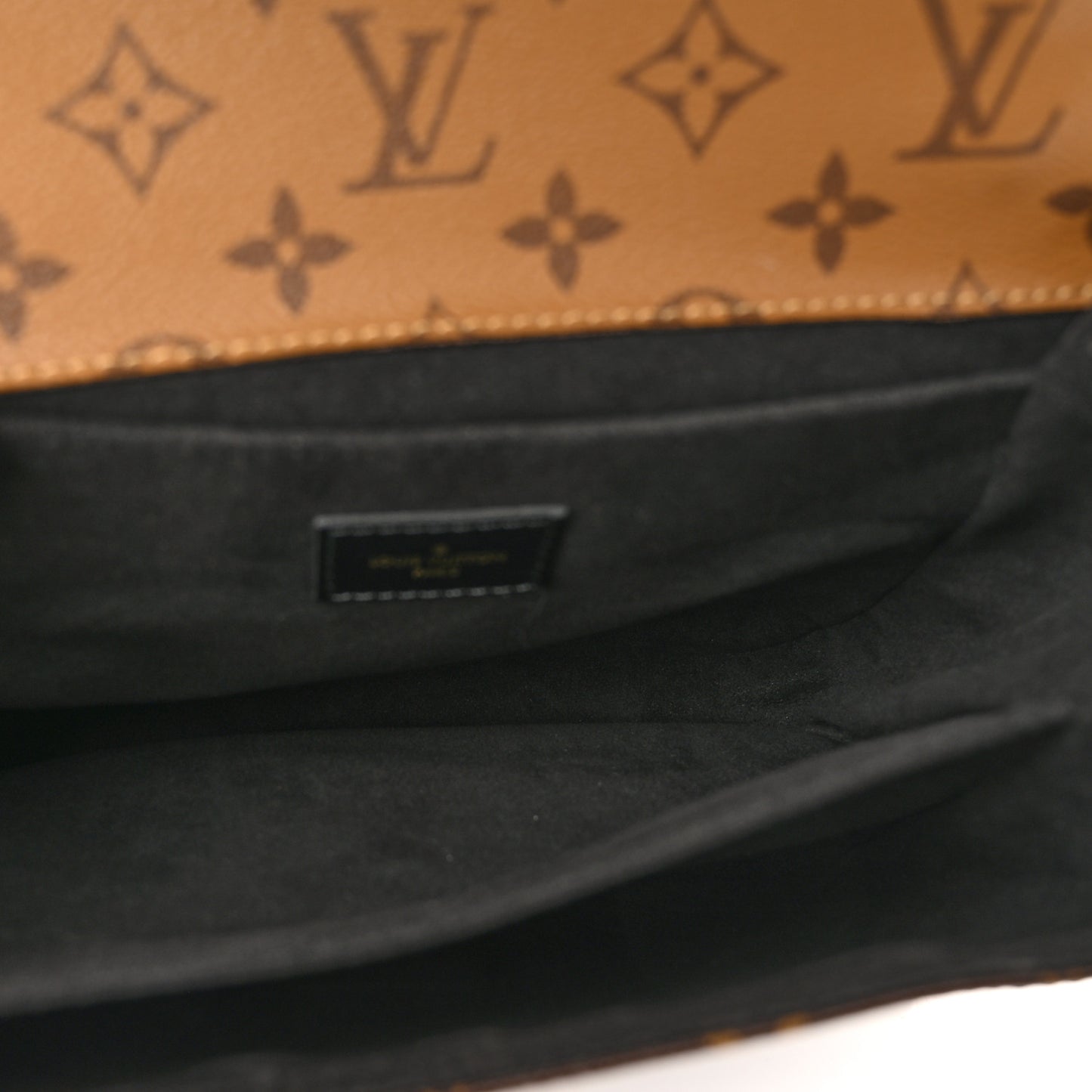 Reverse Monogram Pochette Metis