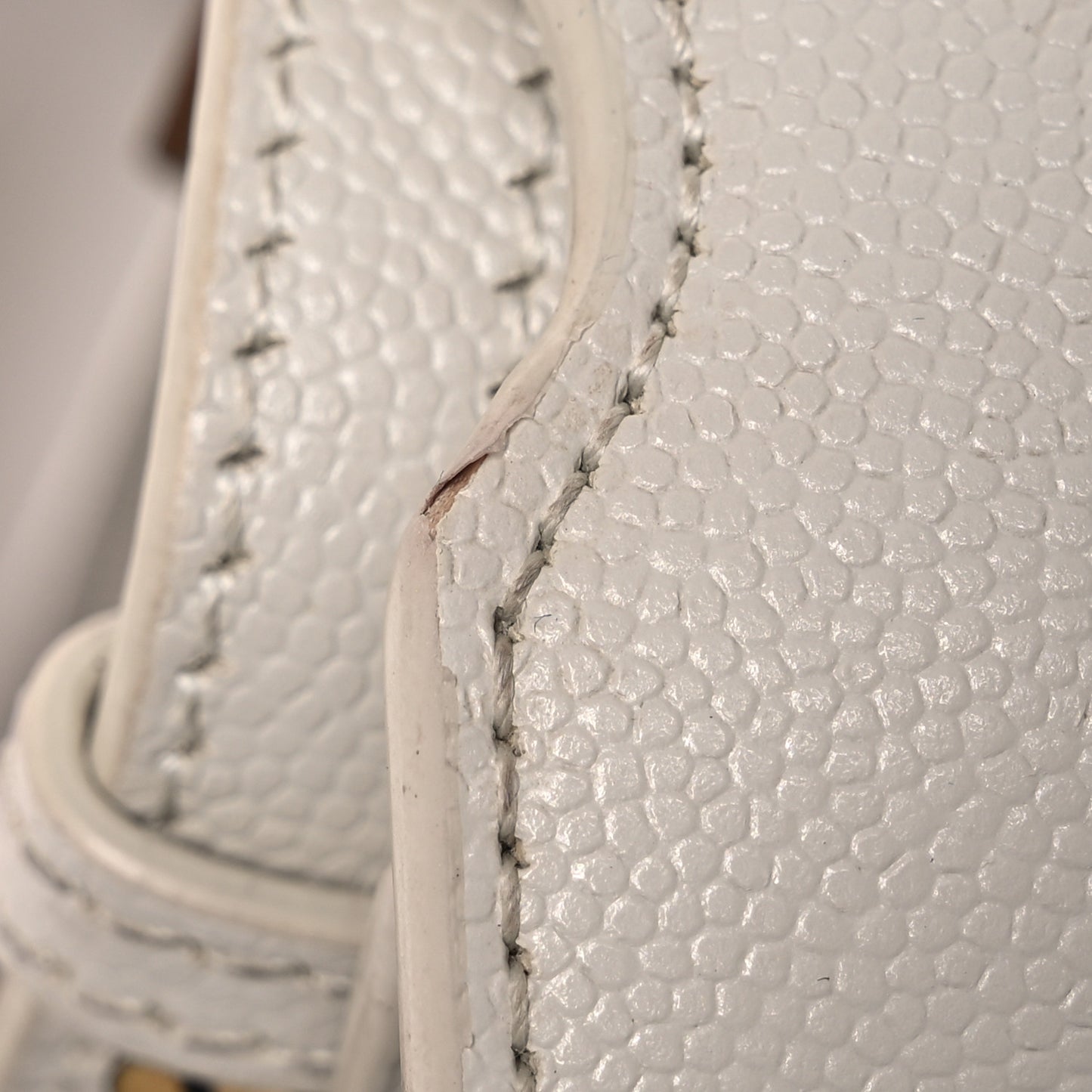 Grain de Poudre Medium Classic Monogram Cassandra Top Handle Crema Soft Rouge Legion