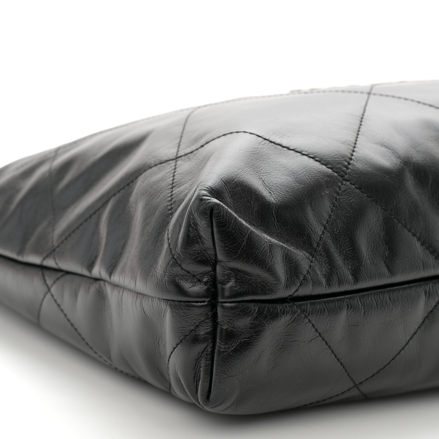 Shiny Calfskin Quilted Chanel 22 Black
