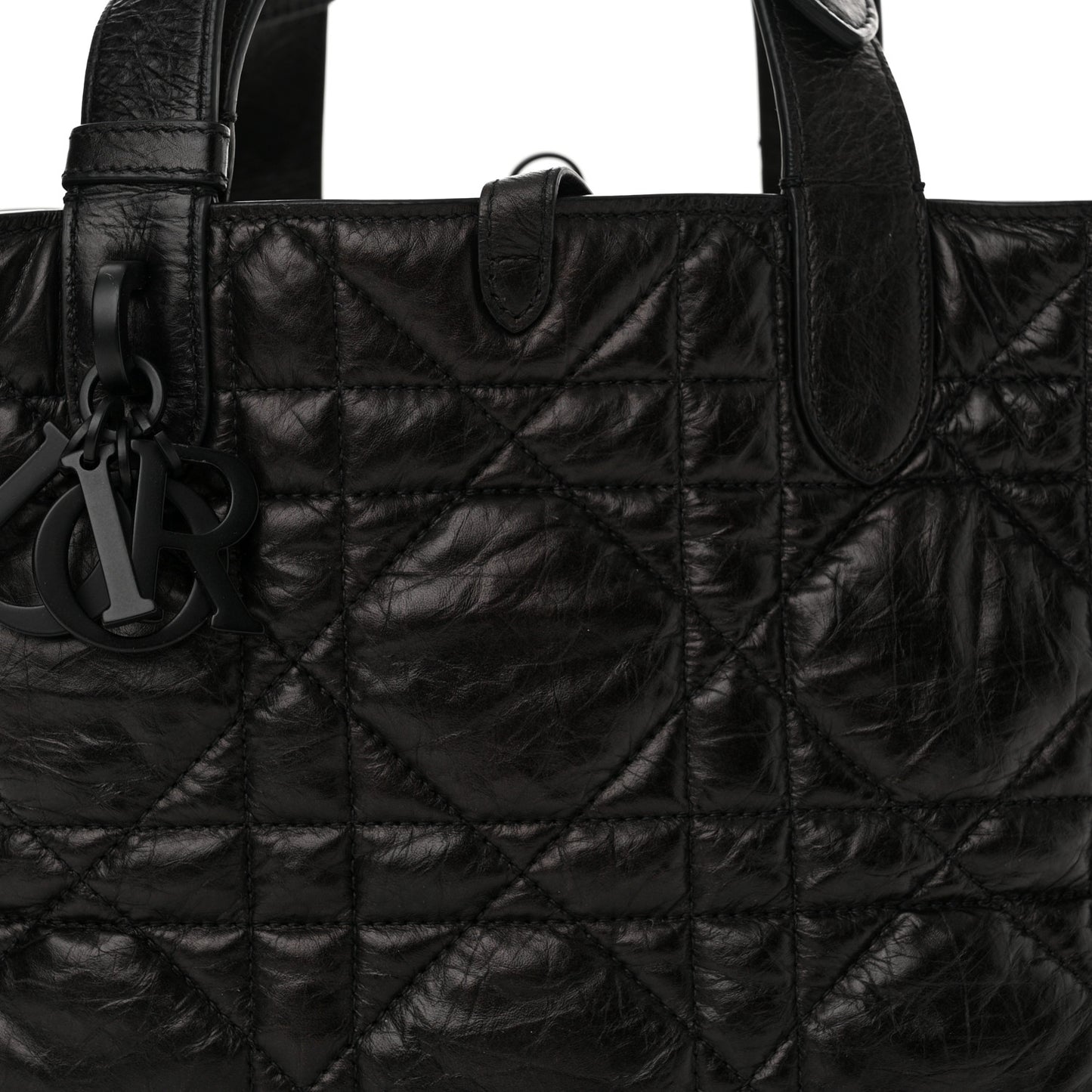 Crinkled Calfskin Macrocannage Medium Toujours Black