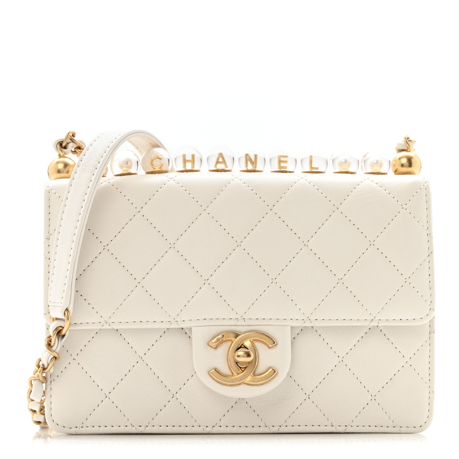 CHANEL ホワイトレザー キルティングバッグ Chanel Lambskin Quilted Small Chic Pearls Flap White 1792898
