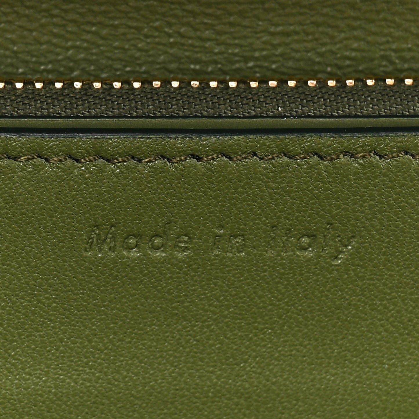 Box Calfskin Classic Box Medium Flap Bag Army Green
