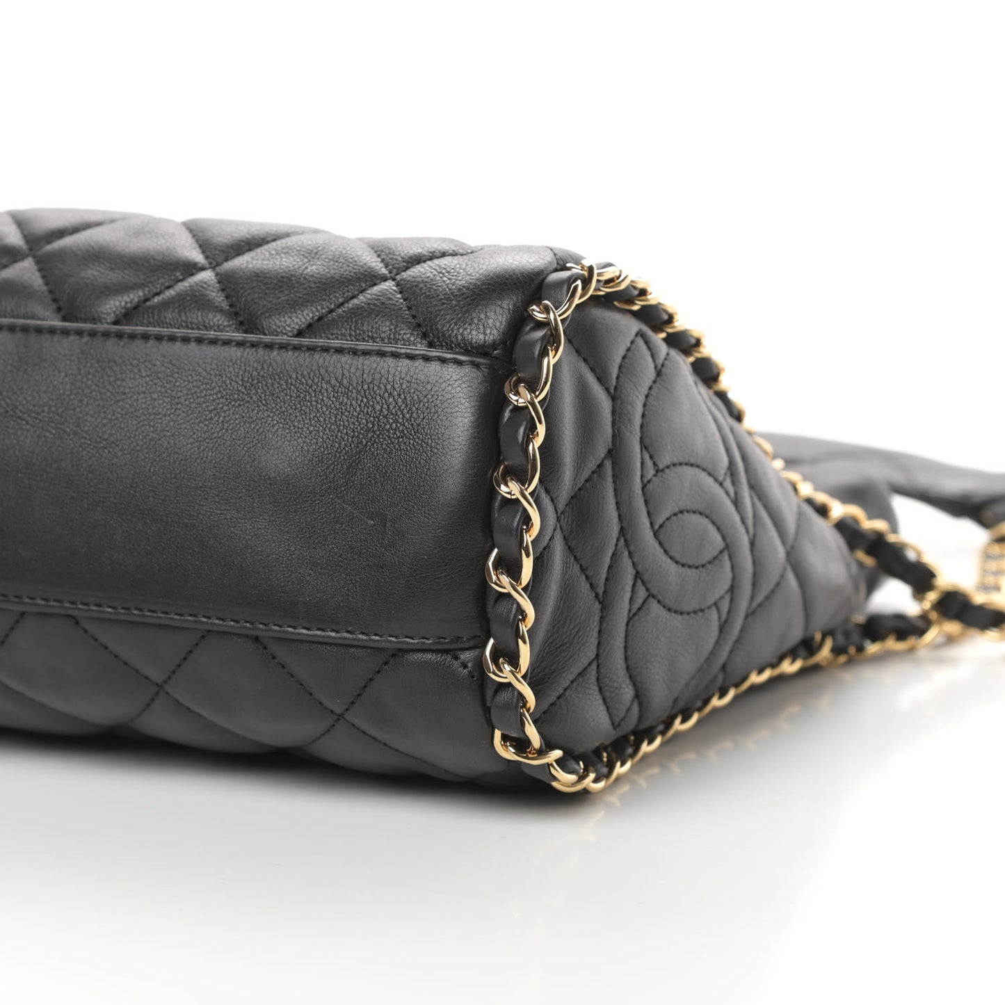 Calfskin Quilted Medium Chain Me Hobo Black