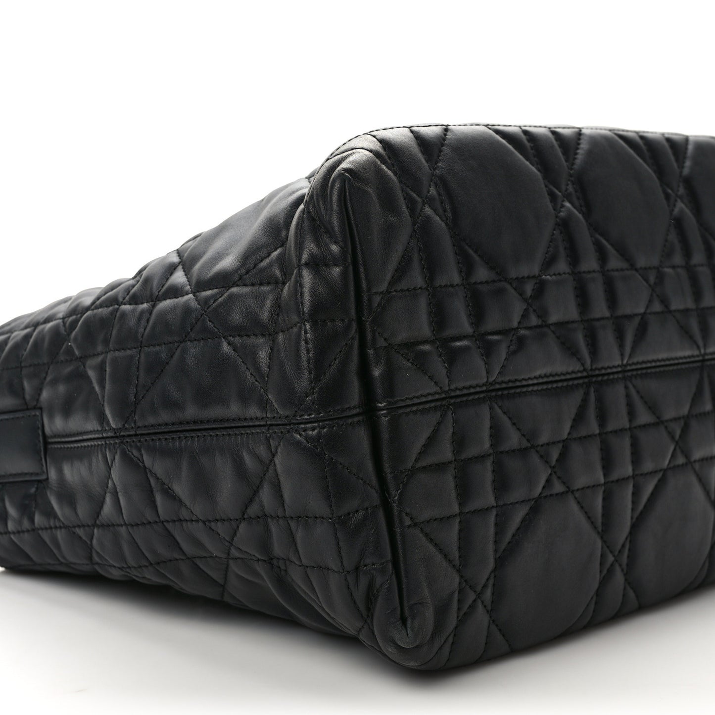 Calfskin Macrocannage Medium Toujours Black