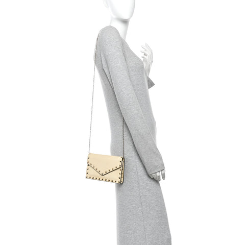 Vitello Rockstud Envelope Wallet on Chain Ivory