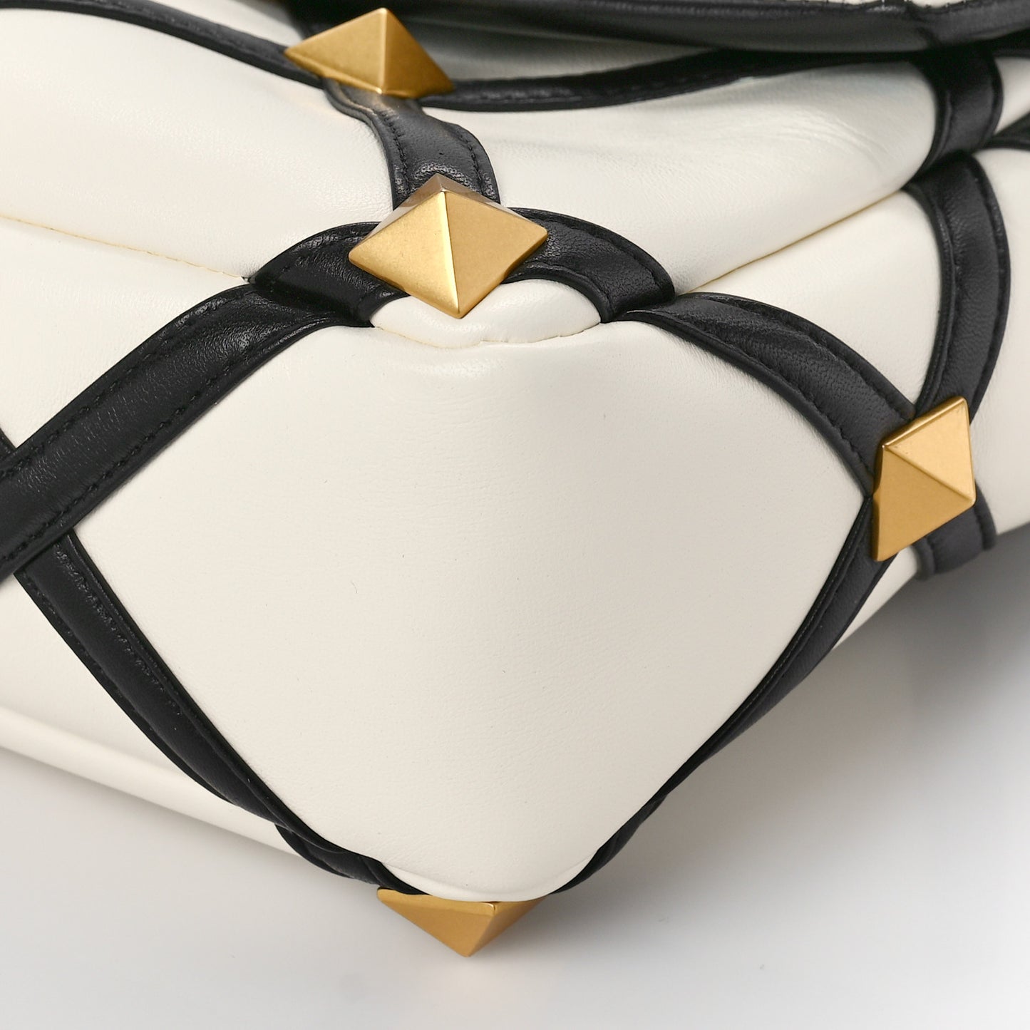 Nappa Large Roman Stud Shoulder Bag Ivory Black