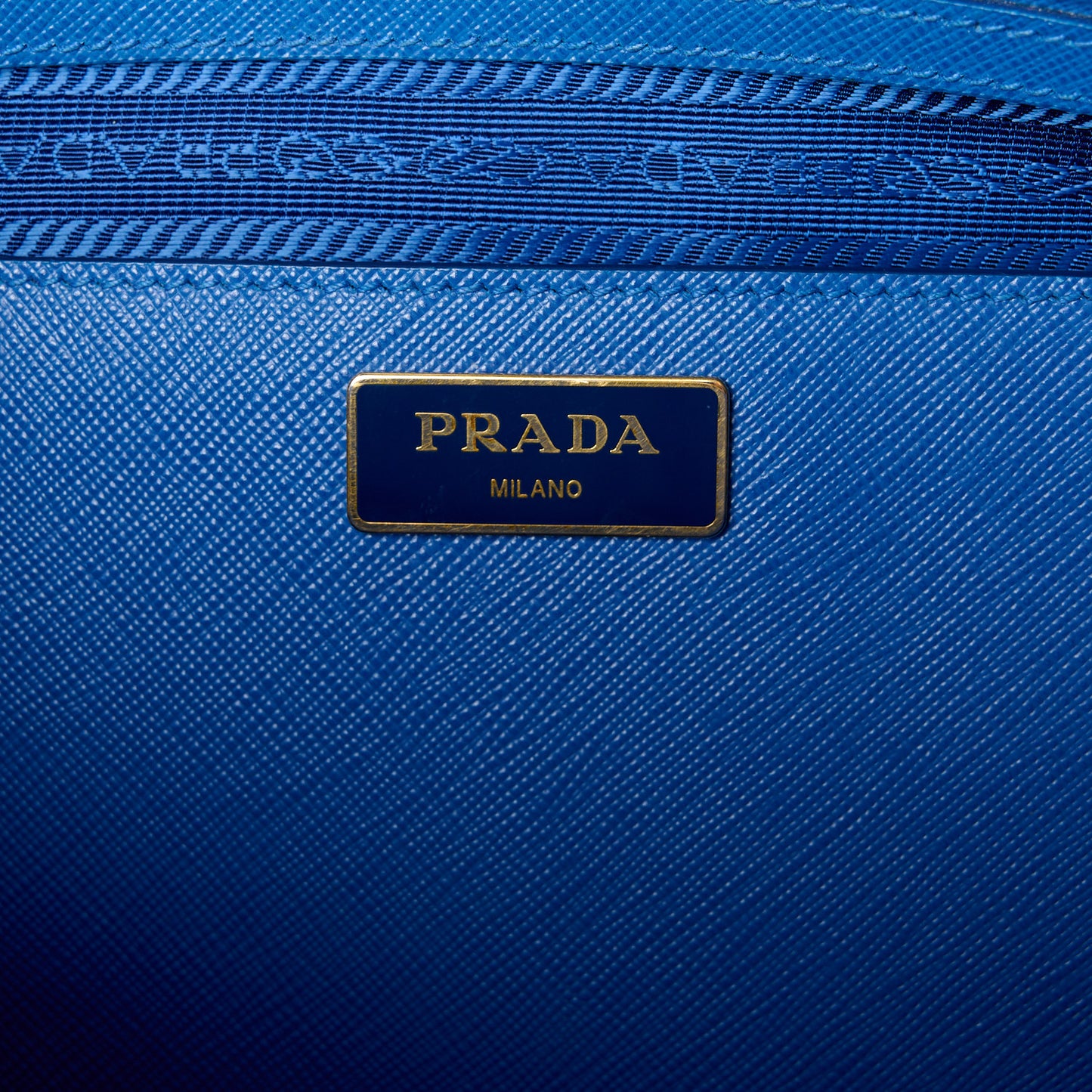 Saffiano Lux Medium Galleria Double Zip Tote Azzurro