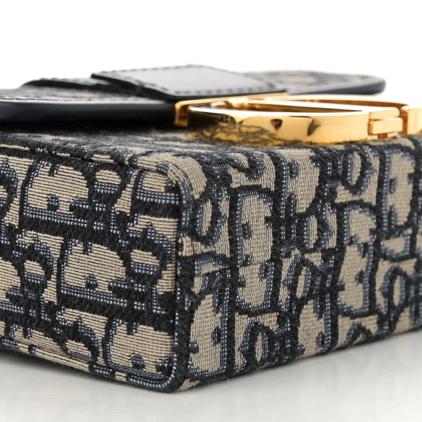 Oblique 30 Montaigne Box Bag Blue