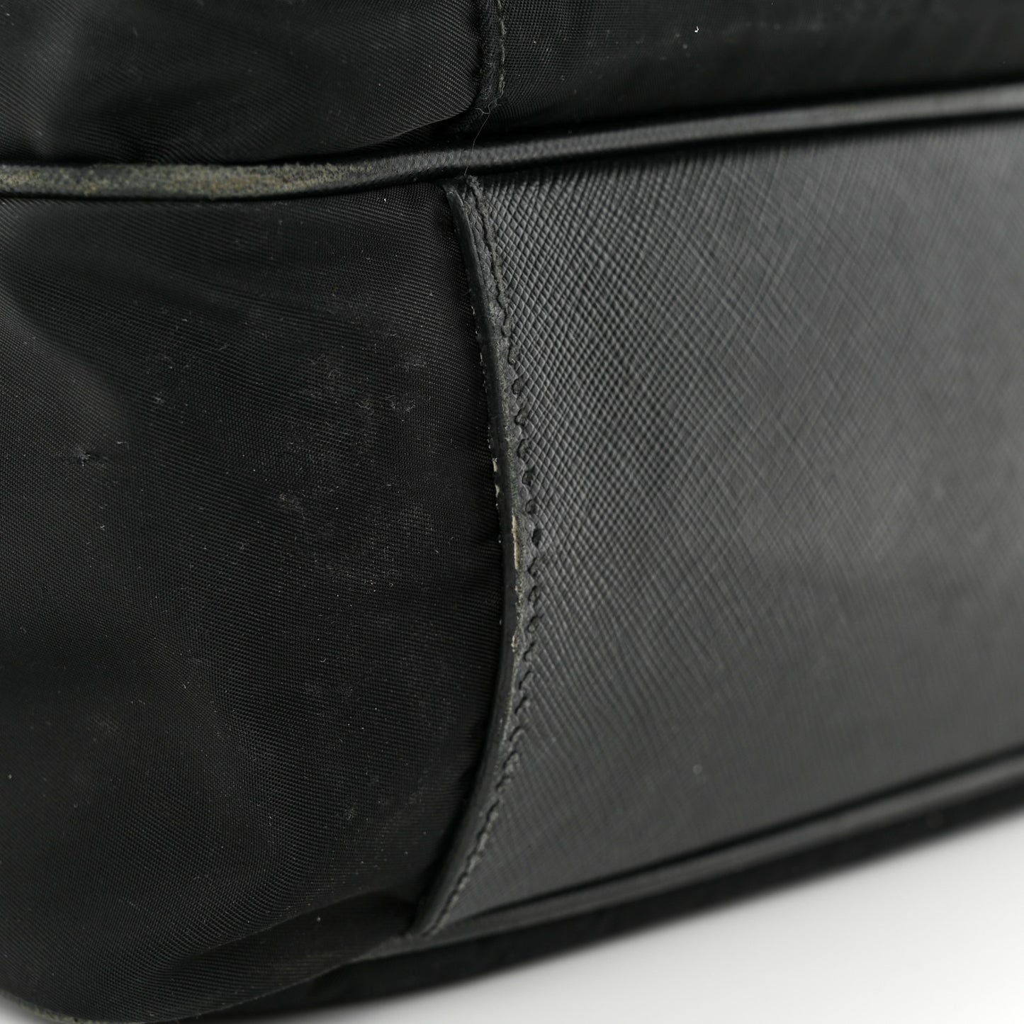 Tessuto Nylon Saffiano Front Pocket Zip Messenger Black