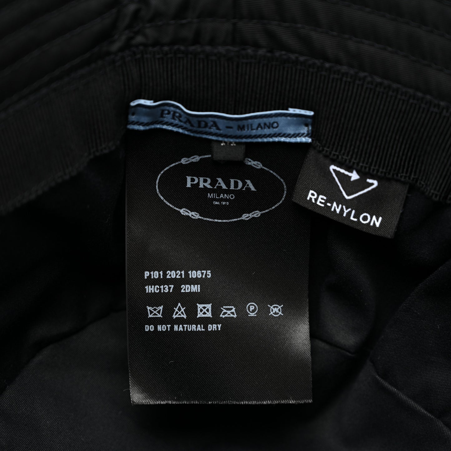 Re-Nylon Metal Triangle Logo Womens Bucket Hat M Black