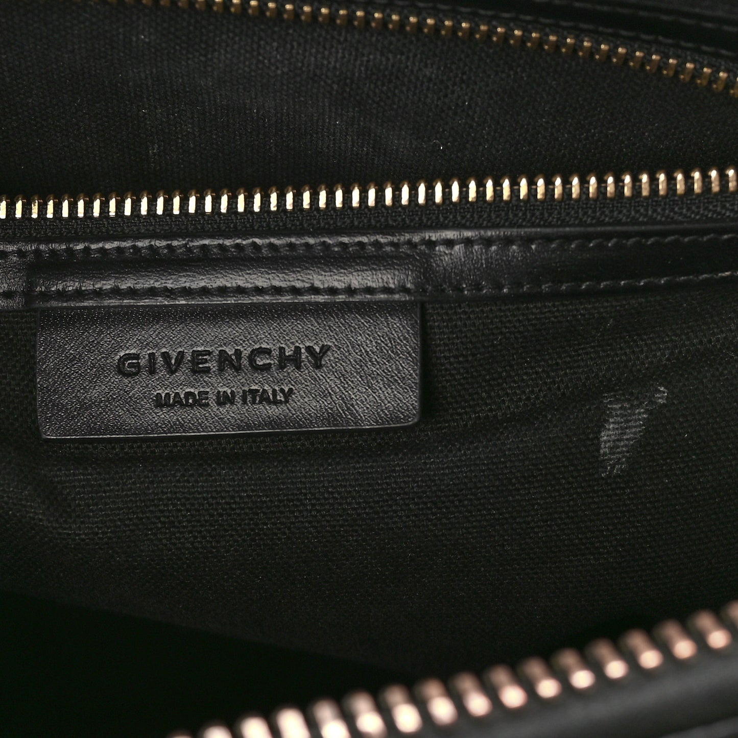 Shiny Lord Calfskin Medium Antigona Black