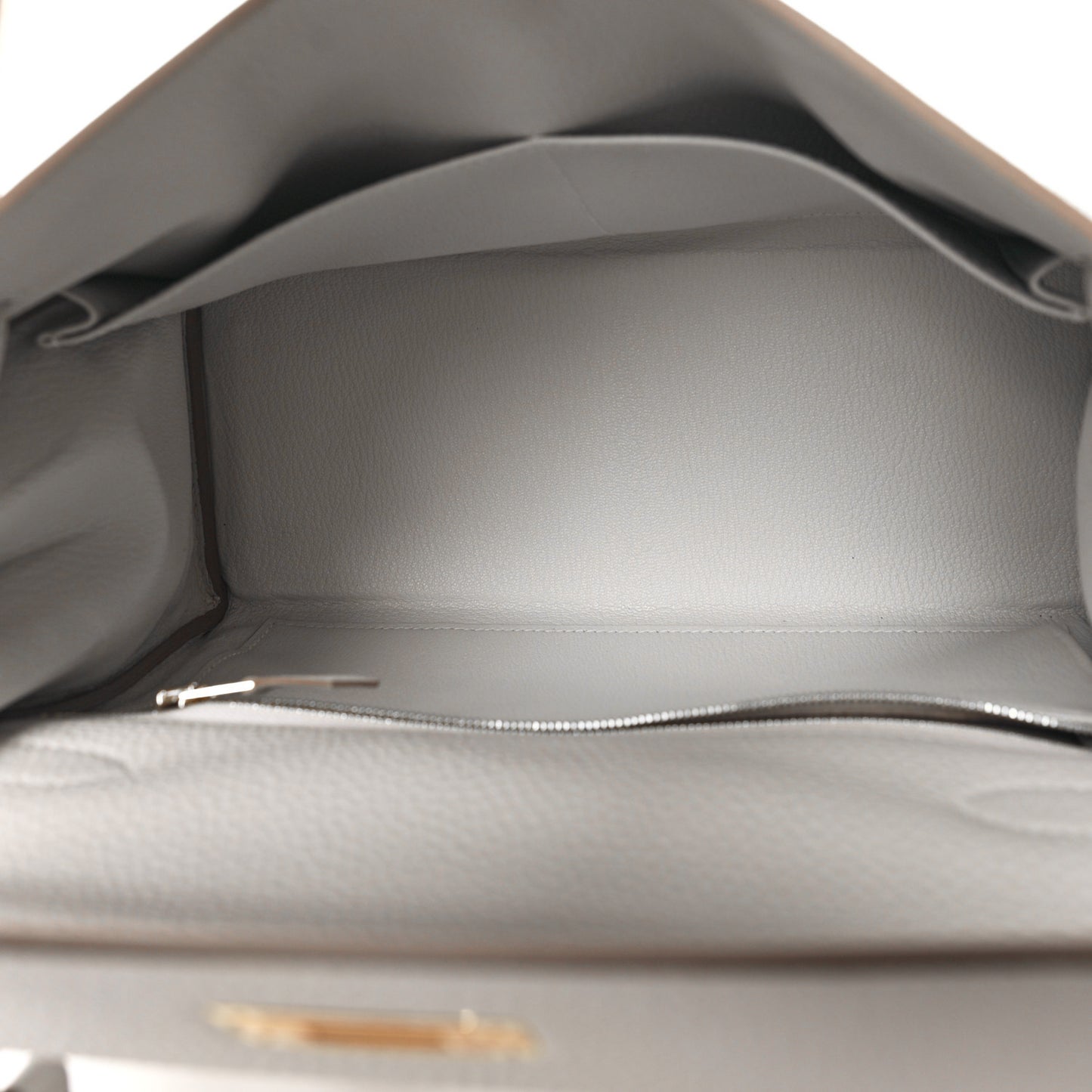 Togo Kelly Retourne 28 Gris Pale
