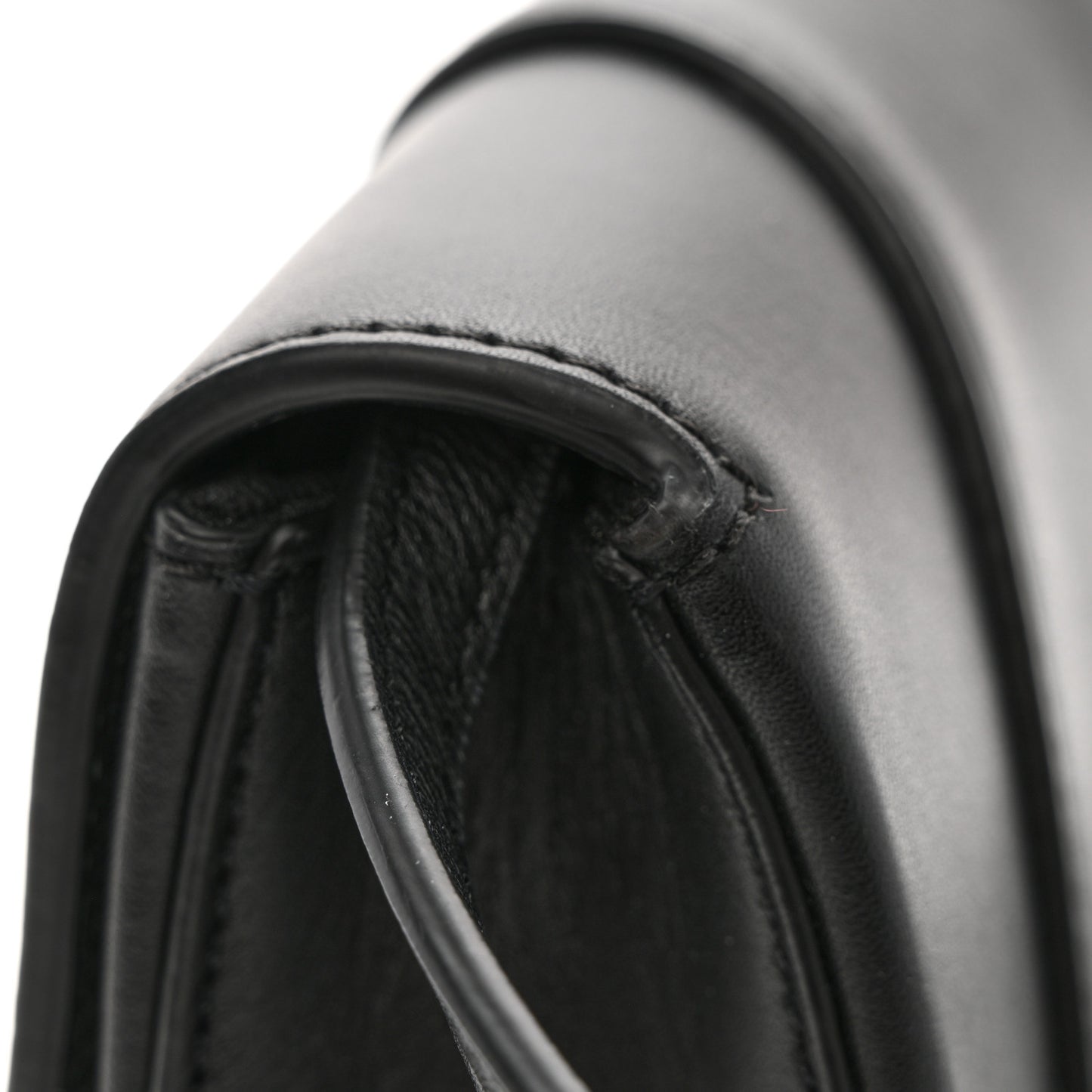 Vitello Virtus Crossbody Black