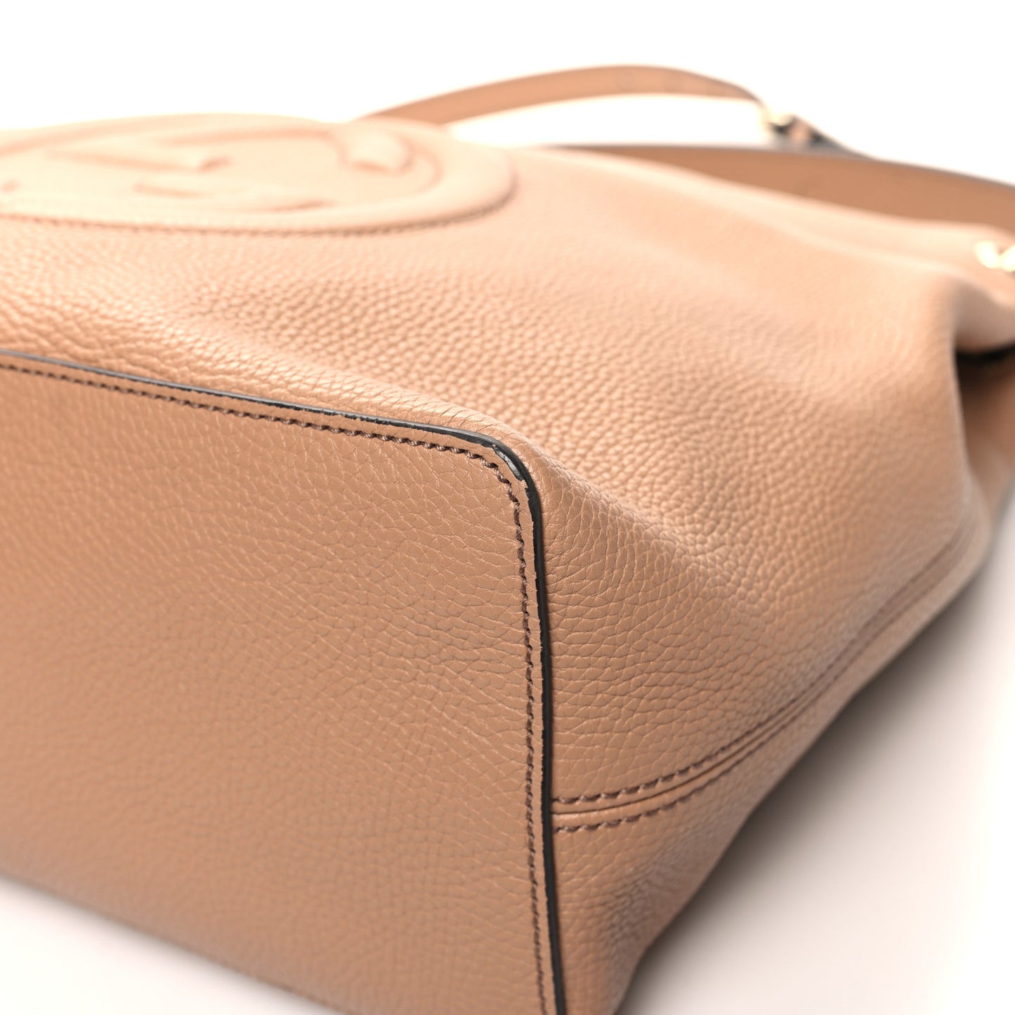 Pebbled Calfskin Large Soho Hobo Camelia