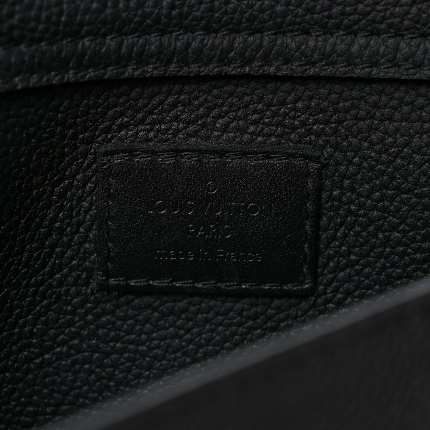 Grained Calfskin Aerogram Takeoff Slingbag Black