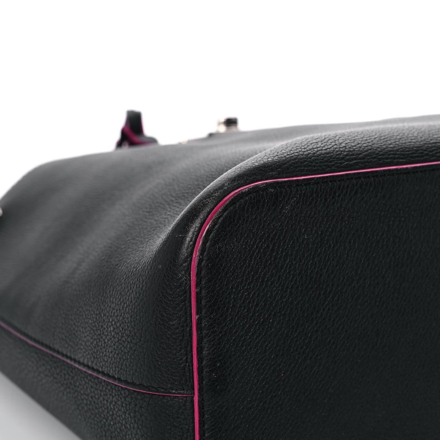 Calfskin Lockme Bucket Black