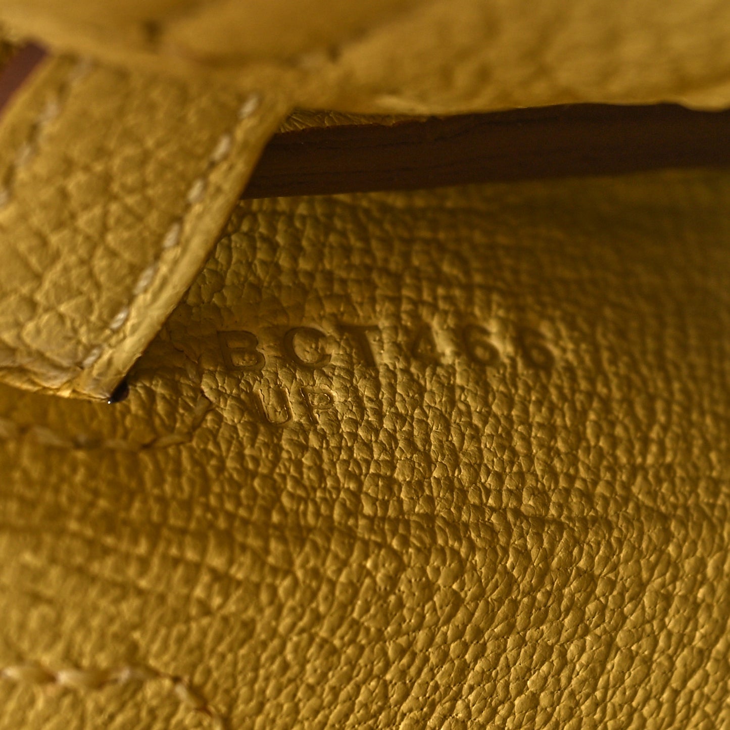 Togo Kelly Retourne 25 Jaune Poussin