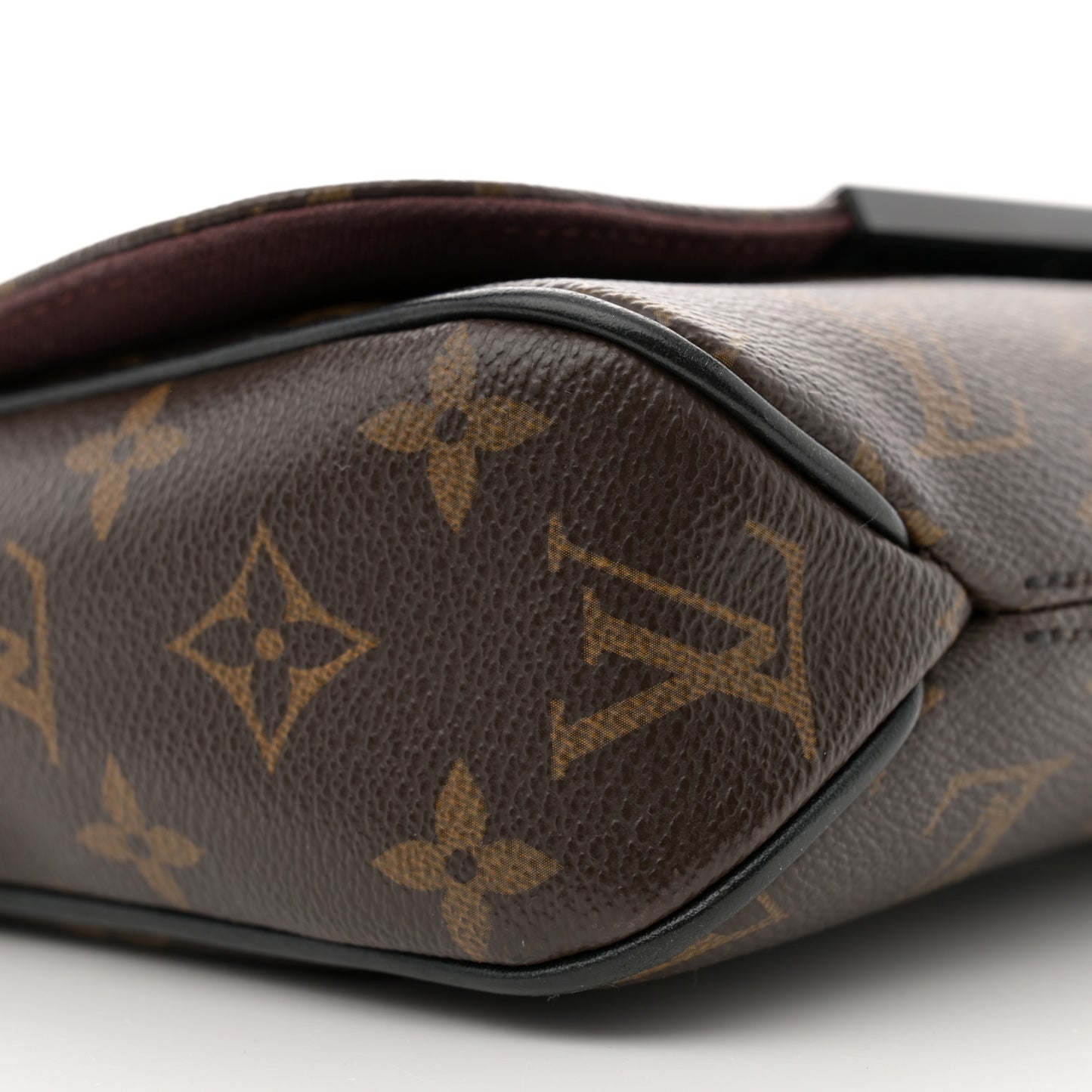 Monogram Macassar District PM