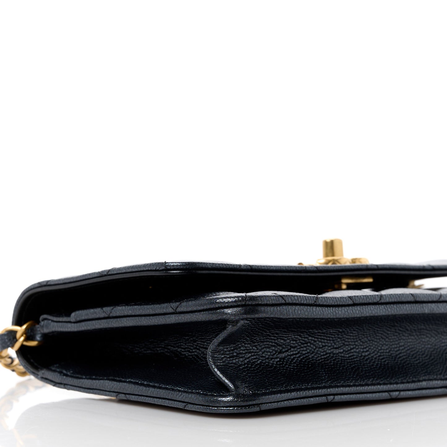 Pearly Caviar Quilted Fit For You Wallet On Chain WOC Navy