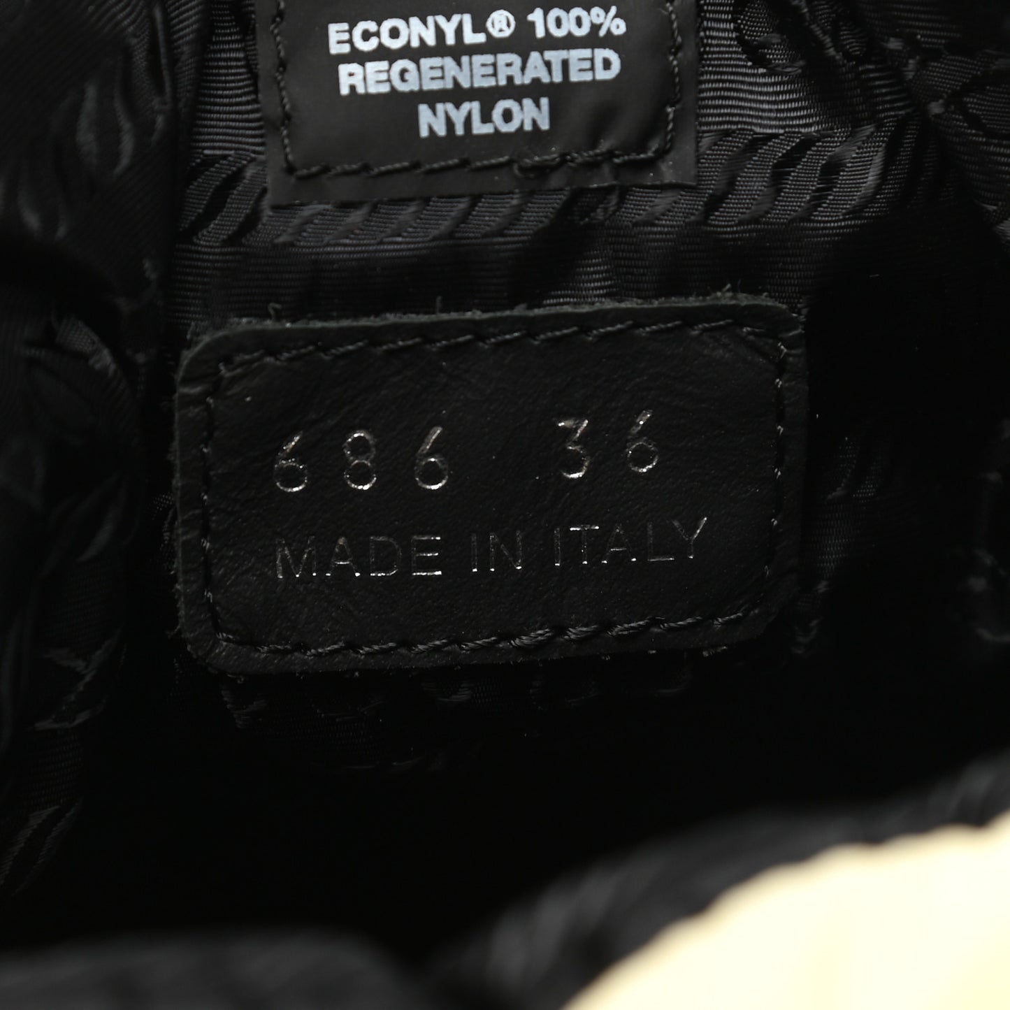 Re-Nylon Piuma Triangle Logo Padded Drawcord 20mm Snow Boots 36 Avorio