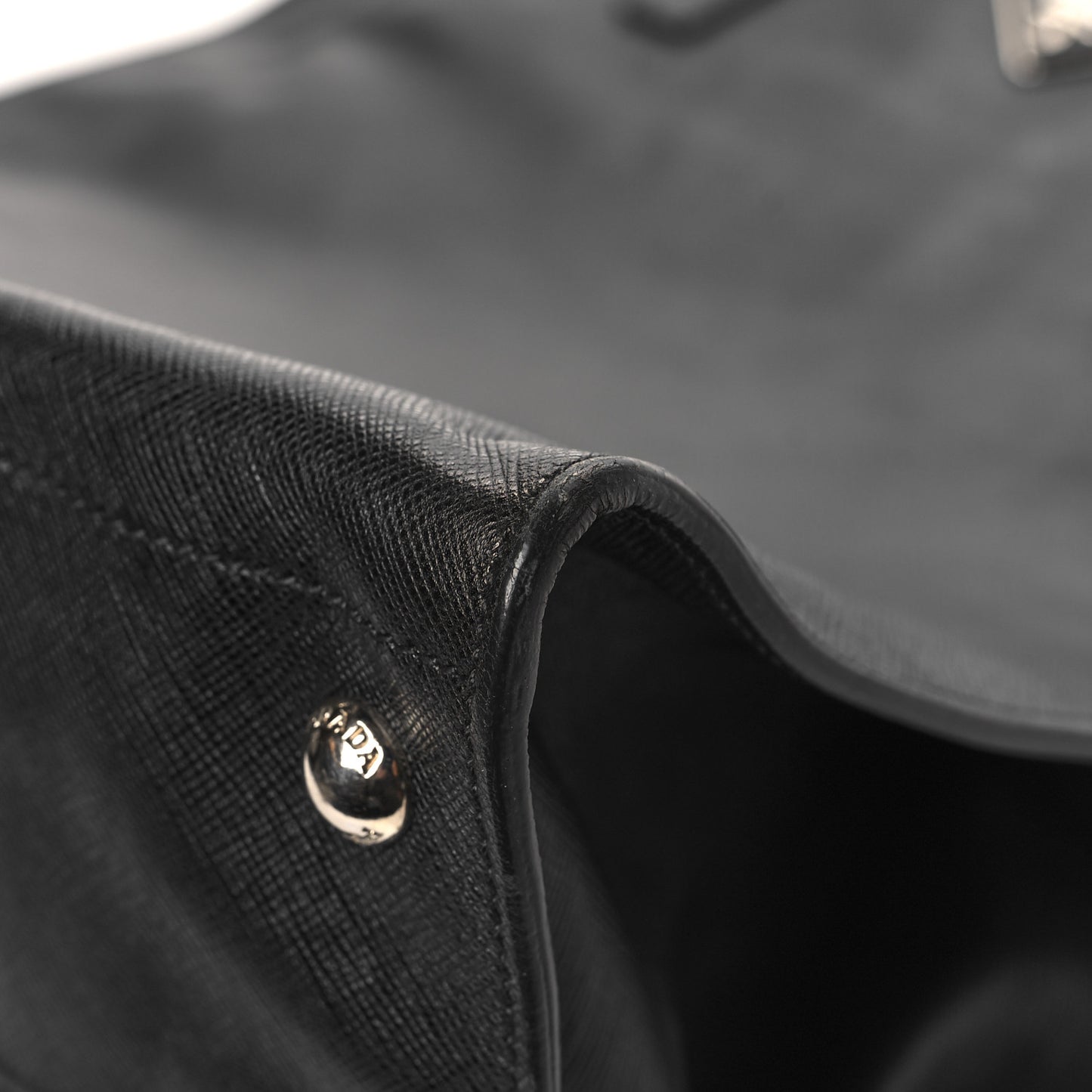 Saffiano Lux Cuir Tote Black